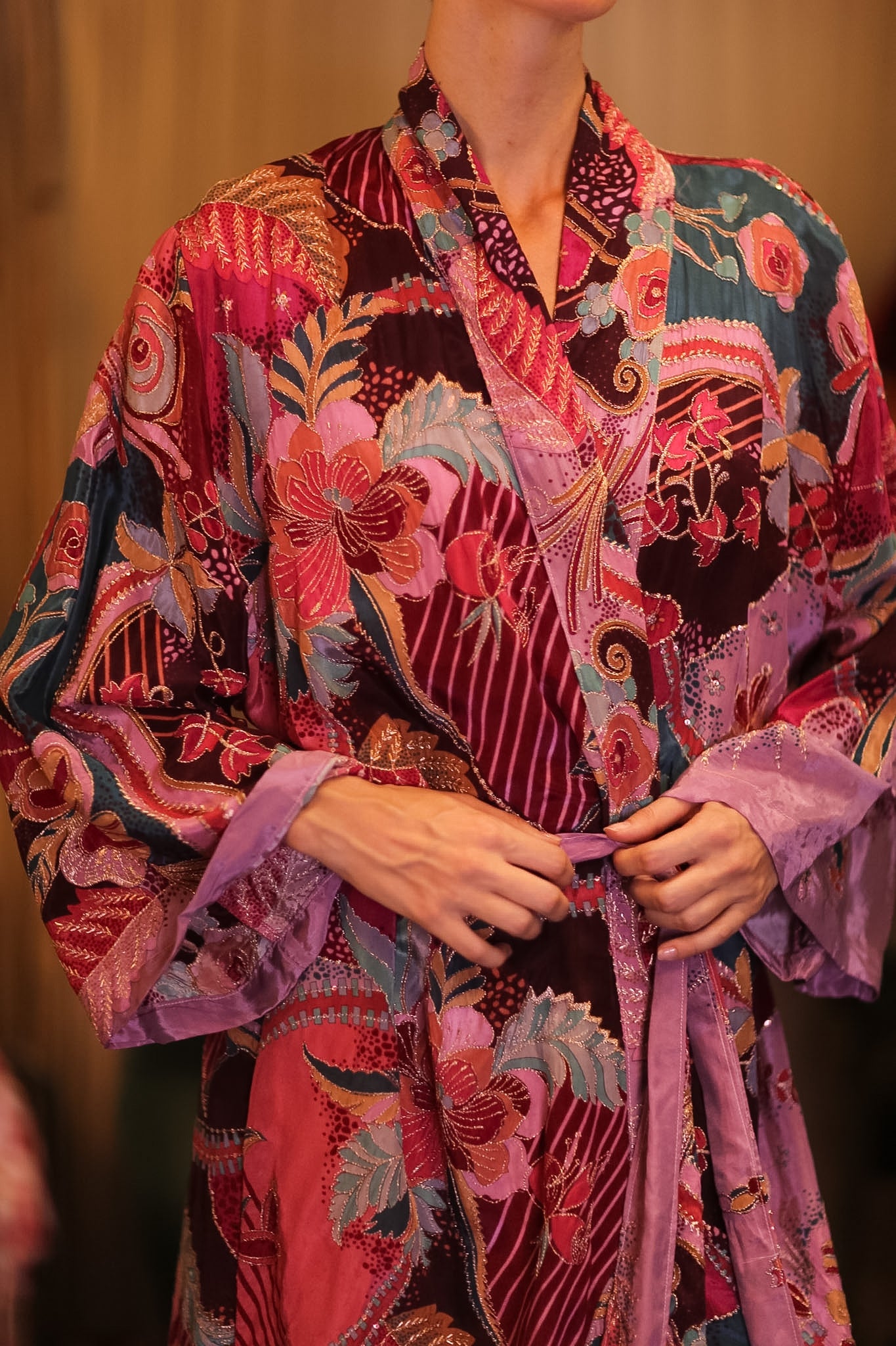 EMBROIDERED SILK LONG KIMONO FLORAL