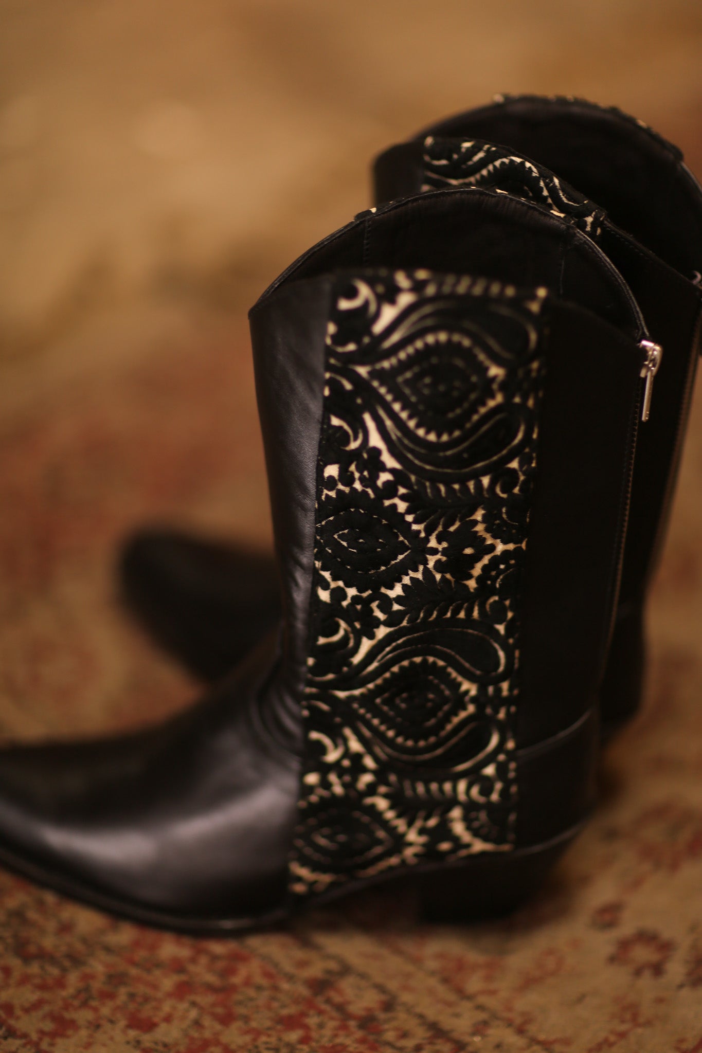 BLACK BORDER TRIM LEATHER WESTERN BOOTS ALYA - BANGKOK TAILOR CLOTHING STORE - HANDMADE CLOTHING