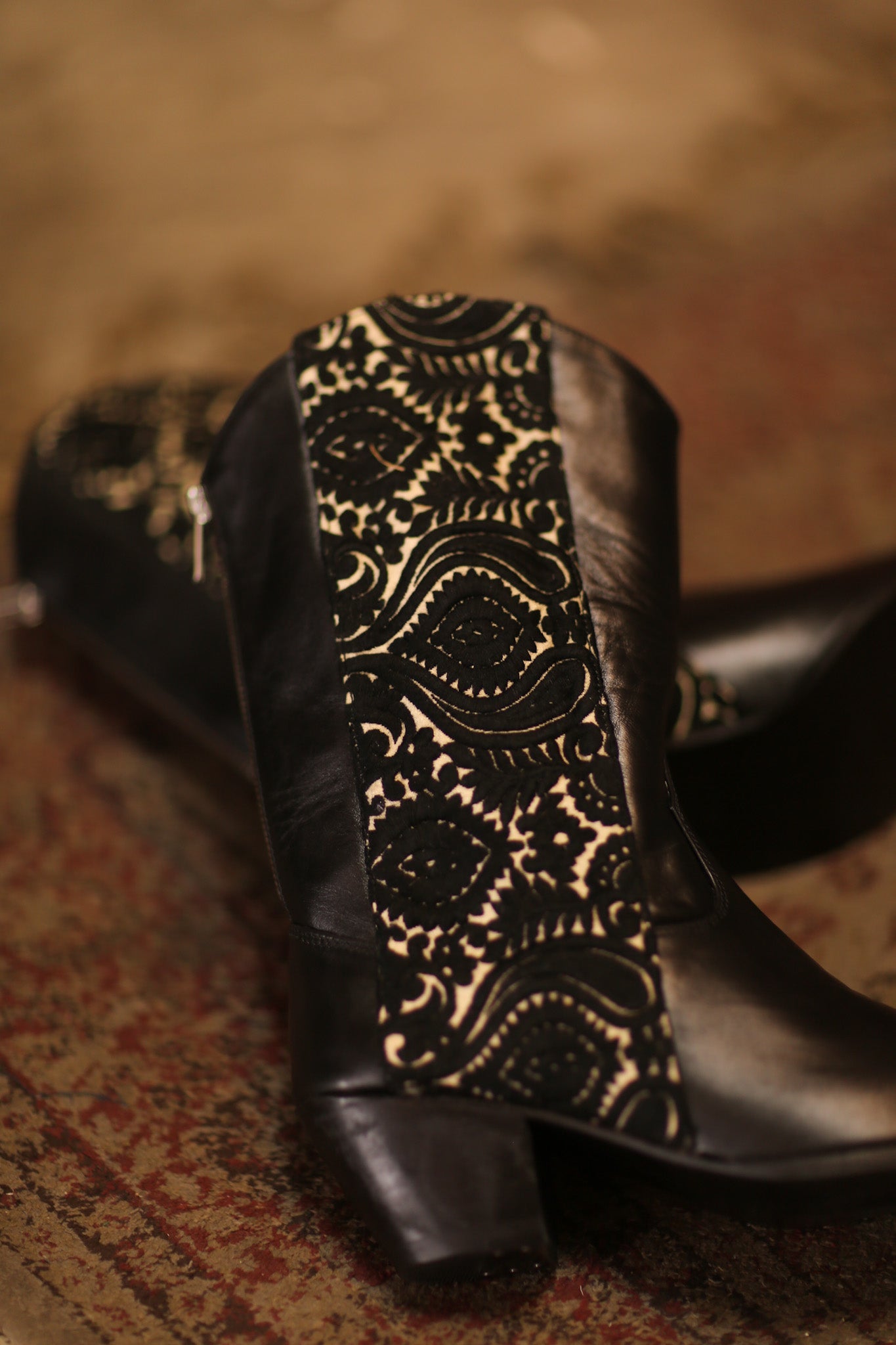 BLACK BORDER TRIM LEATHER WESTERN BOOTS ALYA - BANGKOK TAILOR CLOTHING STORE - HANDMADE CLOTHING