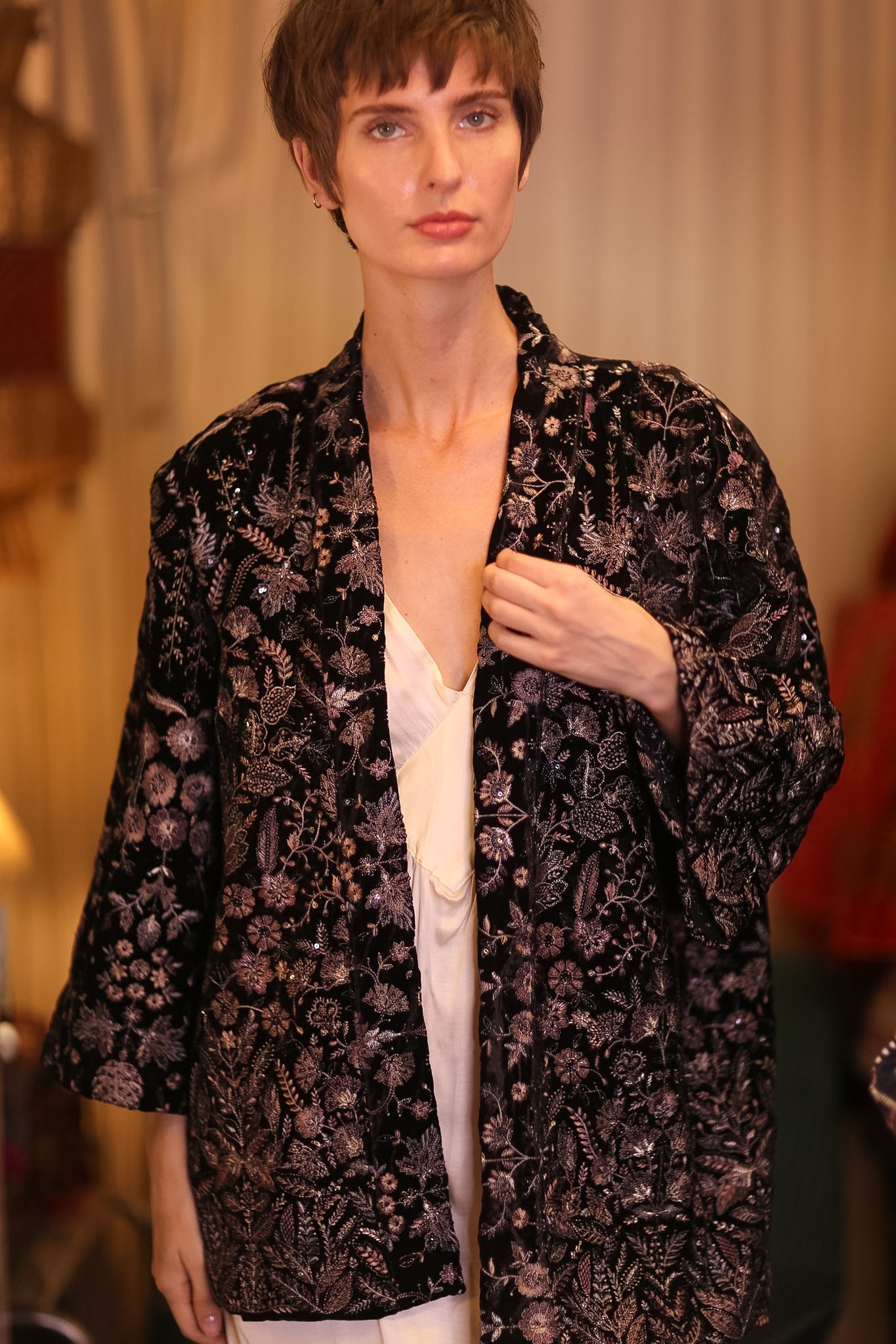 BLACK EMBROIDERED VELVET KIMONO DINAS - BANGKOK TAILOR CLOTHING STORE - HANDMADE CLOTHING