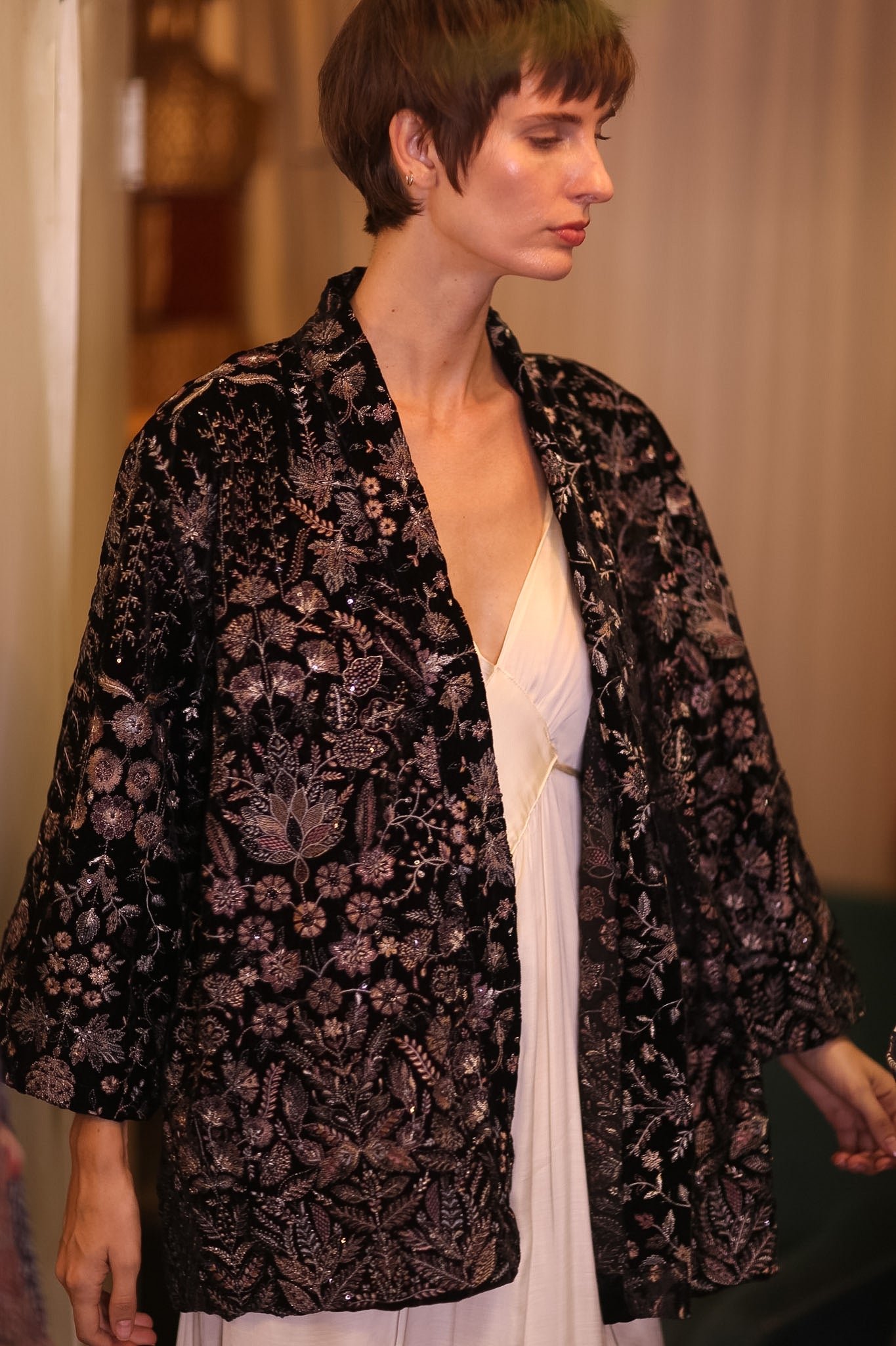 BLACK EMBROIDERED VELVET KIMONO DINAS - BANGKOK TAILOR CLOTHING STORE - HANDMADE CLOTHING