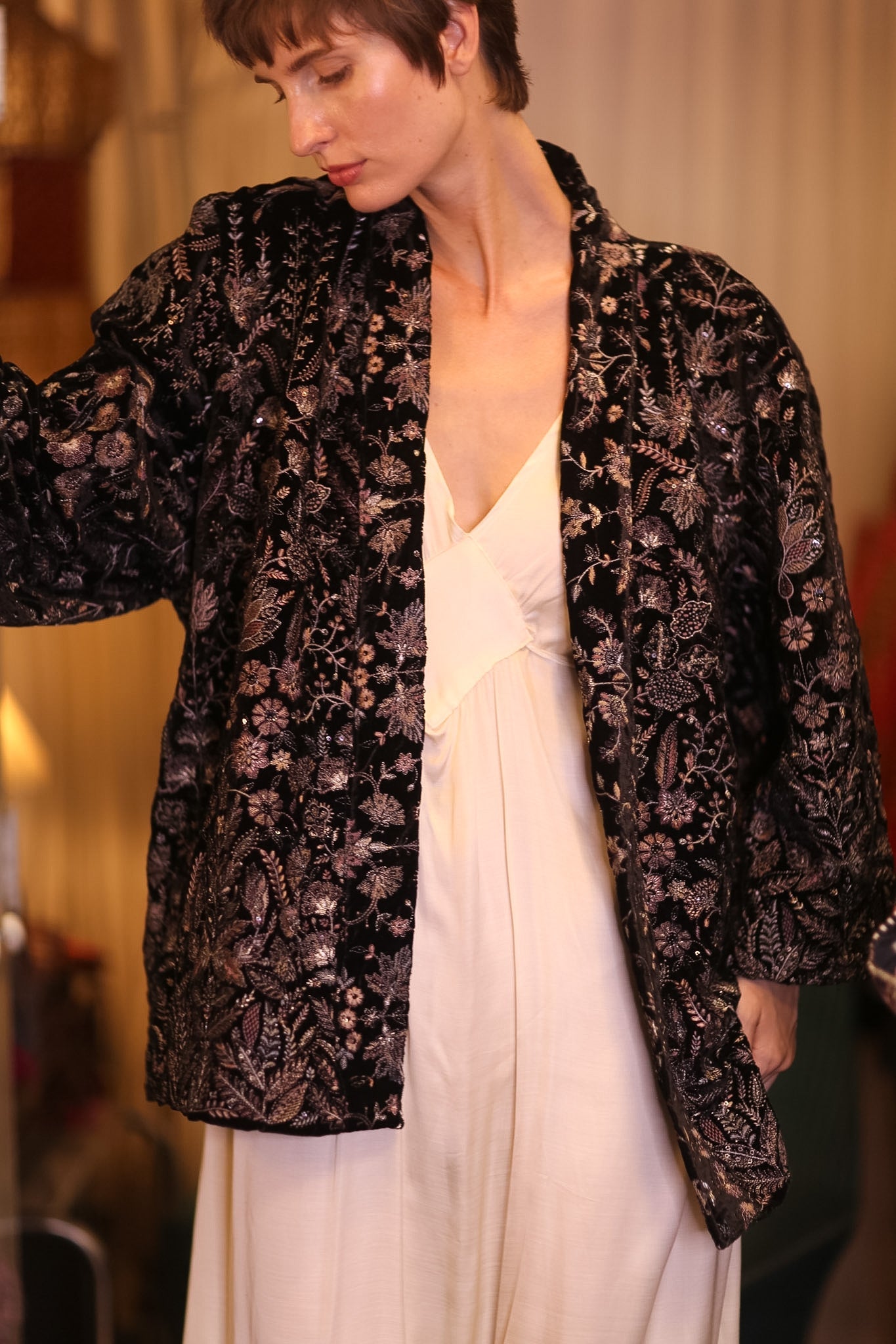 BLACK EMBROIDERED VELVET KIMONO DINAS - BANGKOK TAILOR CLOTHING STORE - HANDMADE CLOTHING