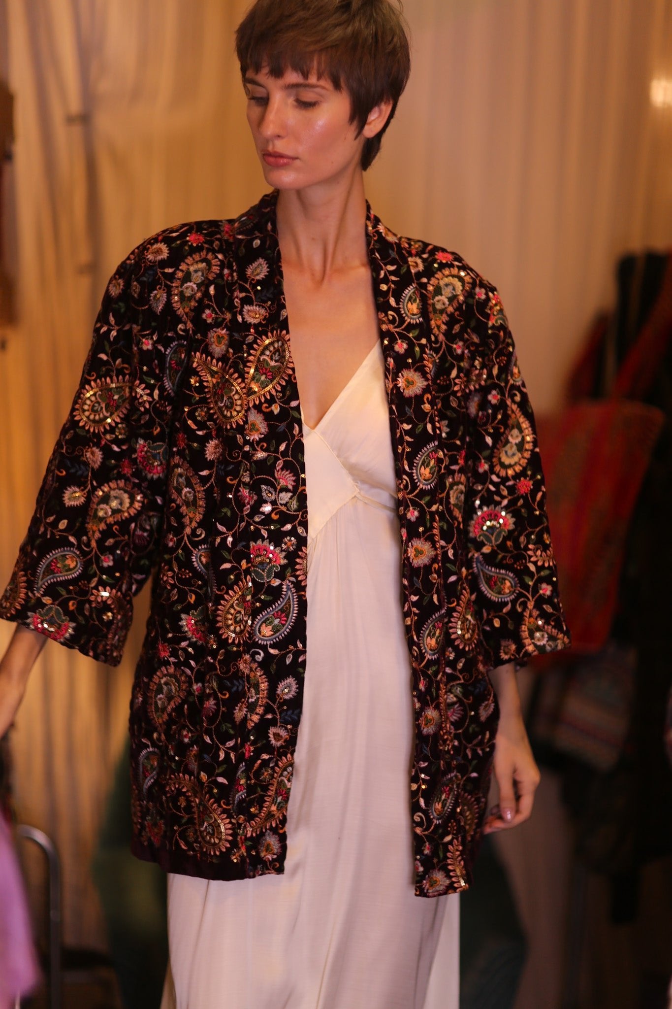 BROWN EMBROIDERED VELVET SHORT KIMONO THITKHET - BANGKOK TAILOR CLOTHING STORE - HANDMADE CLOTHING