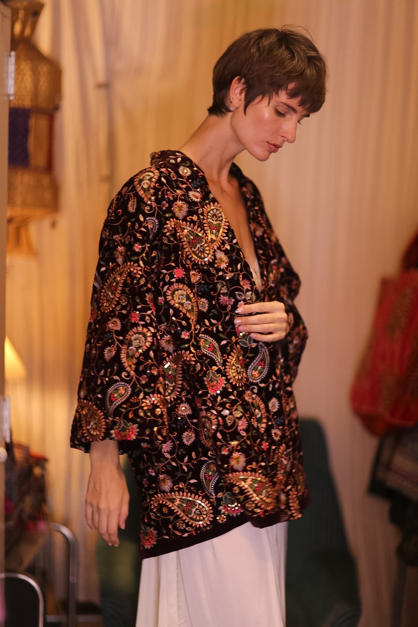 BROWN EMBROIDERED VELVET SHORT KIMONO THITKHET - BANGKOK TAILOR CLOTHING STORE - HANDMADE CLOTHING