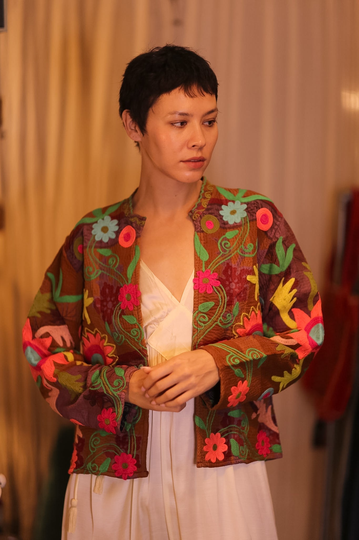 EMBROIDERED KANTHA SHORT COAT INGRID HANNWAY - BANGKOK TAILOR CLOTHING STORE - HANDMADE CLOTHING