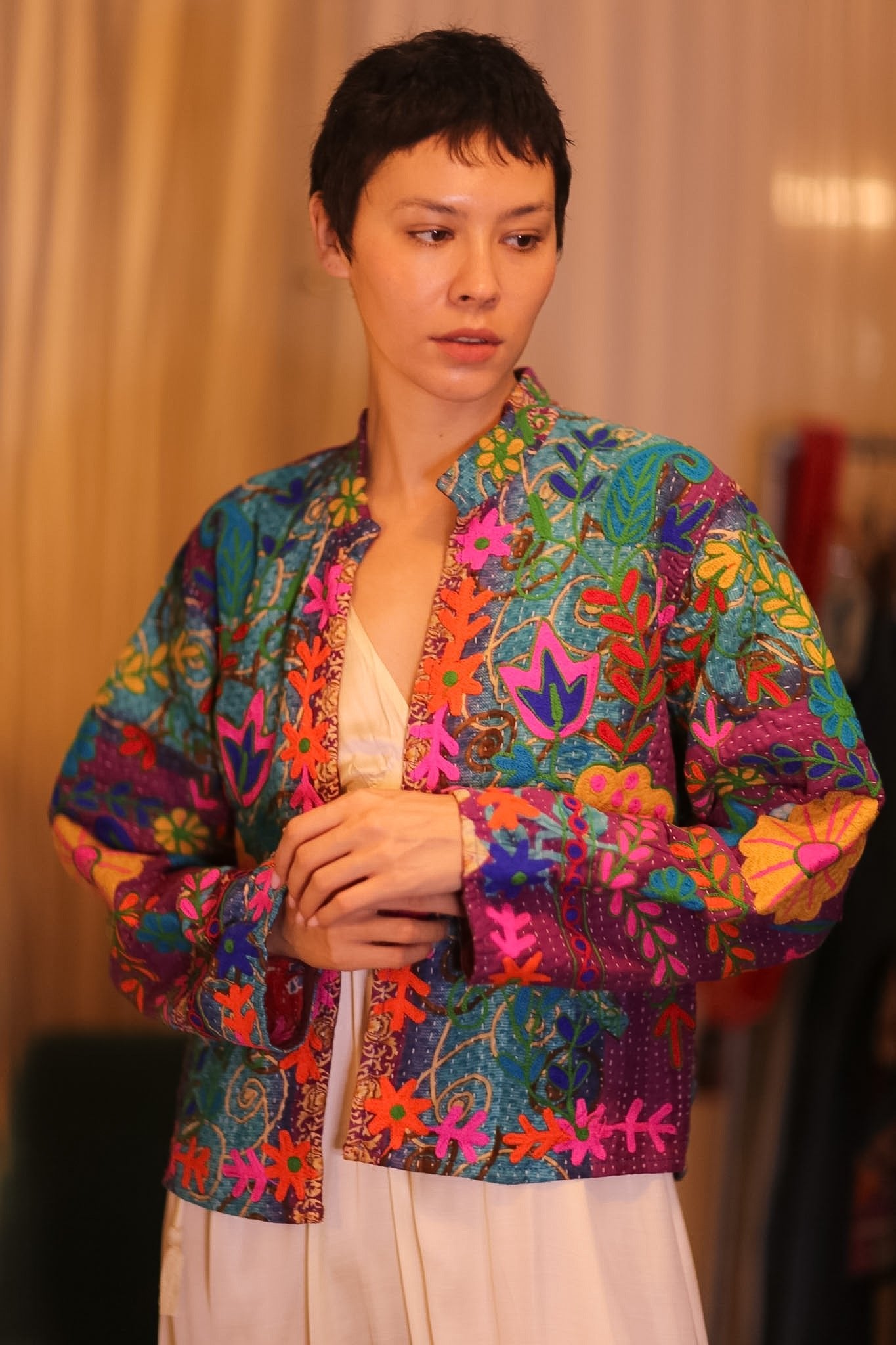 EMBROIDERED KANTHA SHORT COAT INGRID KOKSI - BANGKOK TAILOR CLOTHING STORE - HANDMADE CLOTHING