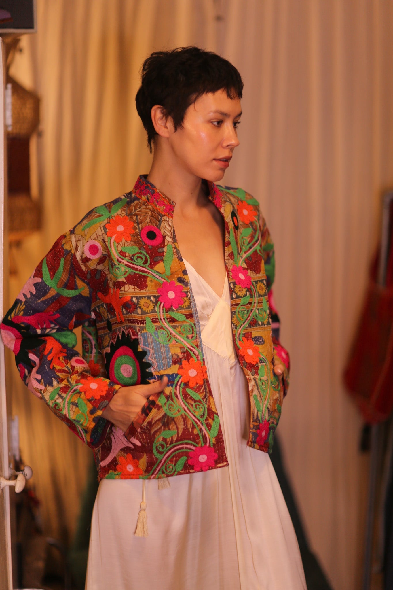 EMBROIDERED KANTHA SHORT COAT INGRID SETTAW - BANGKOK TAILOR CLOTHING STORE - HANDMADE CLOTHING
