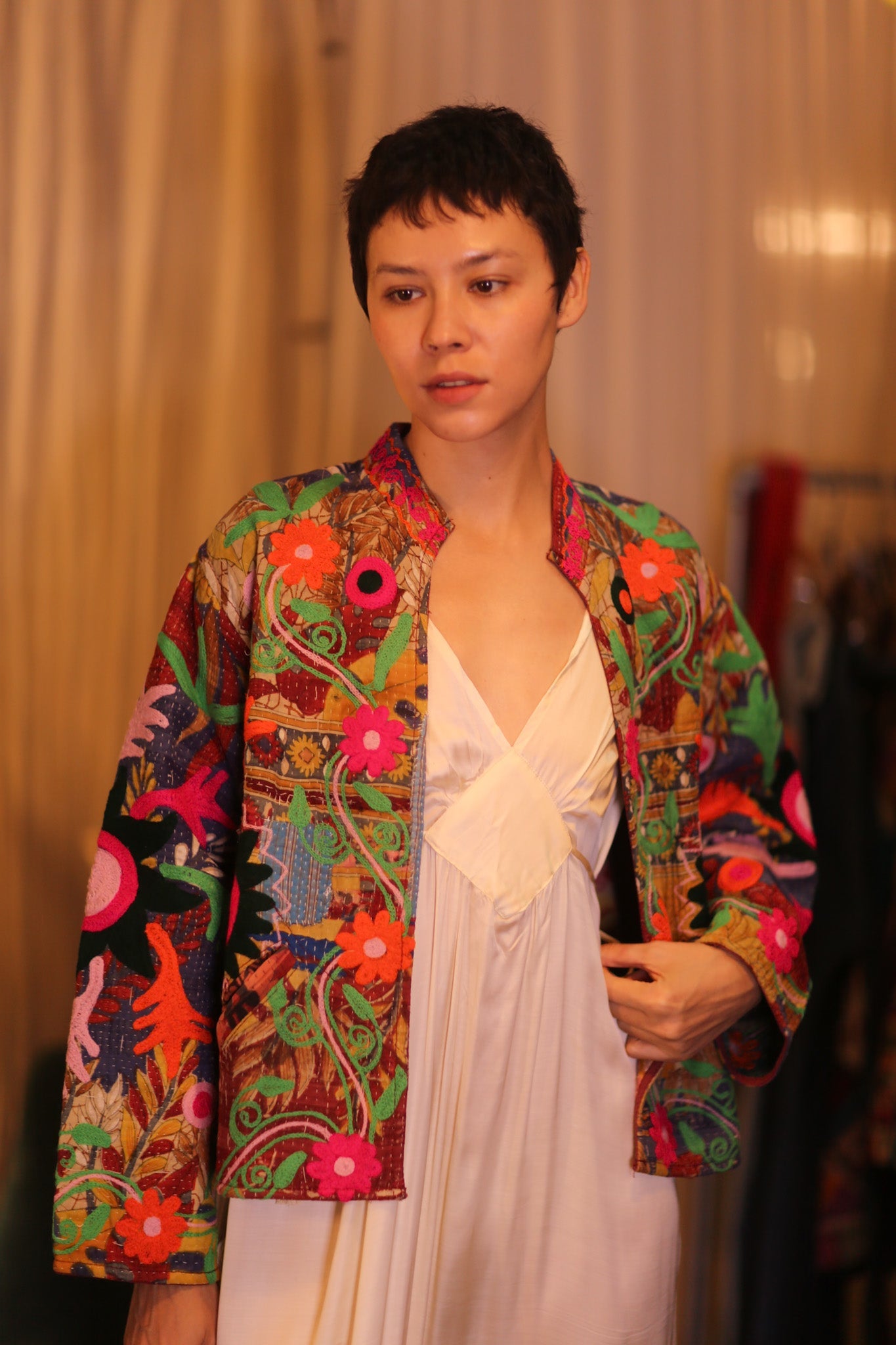 EMBROIDERED KANTHA SHORT COAT INGRID SETTAW - BANGKOK TAILOR CLOTHING STORE - HANDMADE CLOTHING