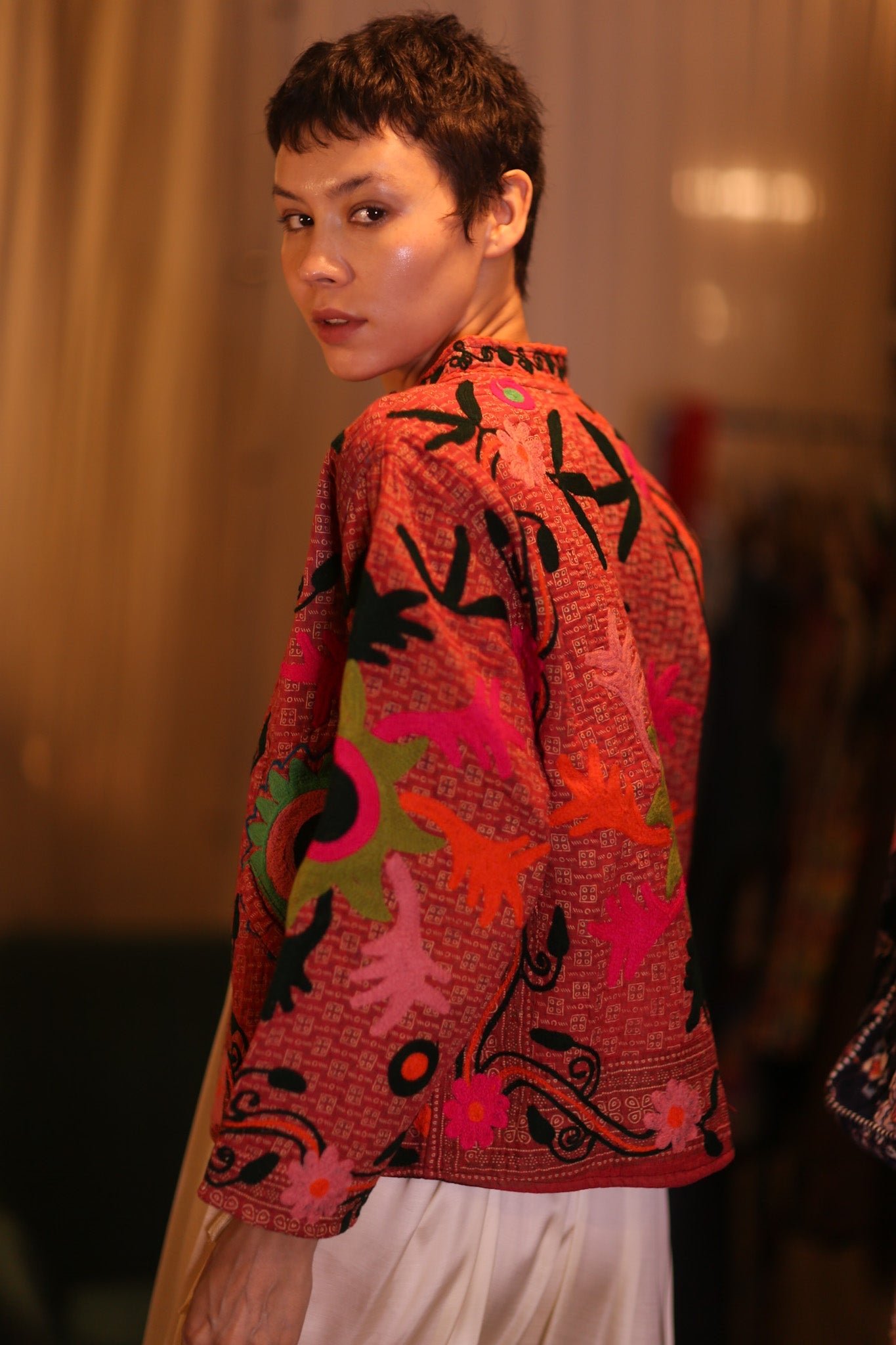 EMBROIDERED KANTHA SHORT COAT INGRIDI NARKI - BANGKOK TAILOR CLOTHING STORE - HANDMADE CLOTHING