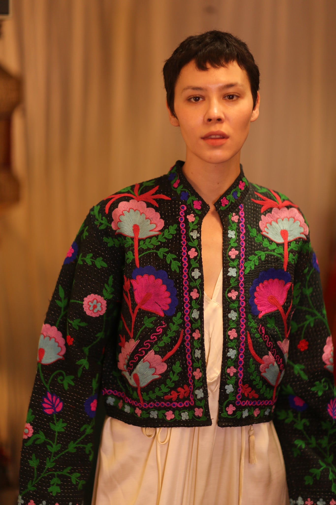 EMBROIDERED KANTHA SHORT COAT JIZZ - BANGKOK TAILOR CLOTHING STORE - HANDMADE CLOTHING