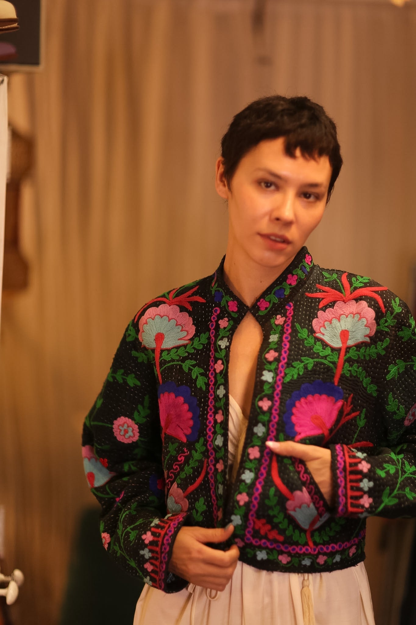 EMBROIDERED KANTHA SHORT COAT JIZZ - BANGKOK TAILOR CLOTHING STORE - HANDMADE CLOTHING