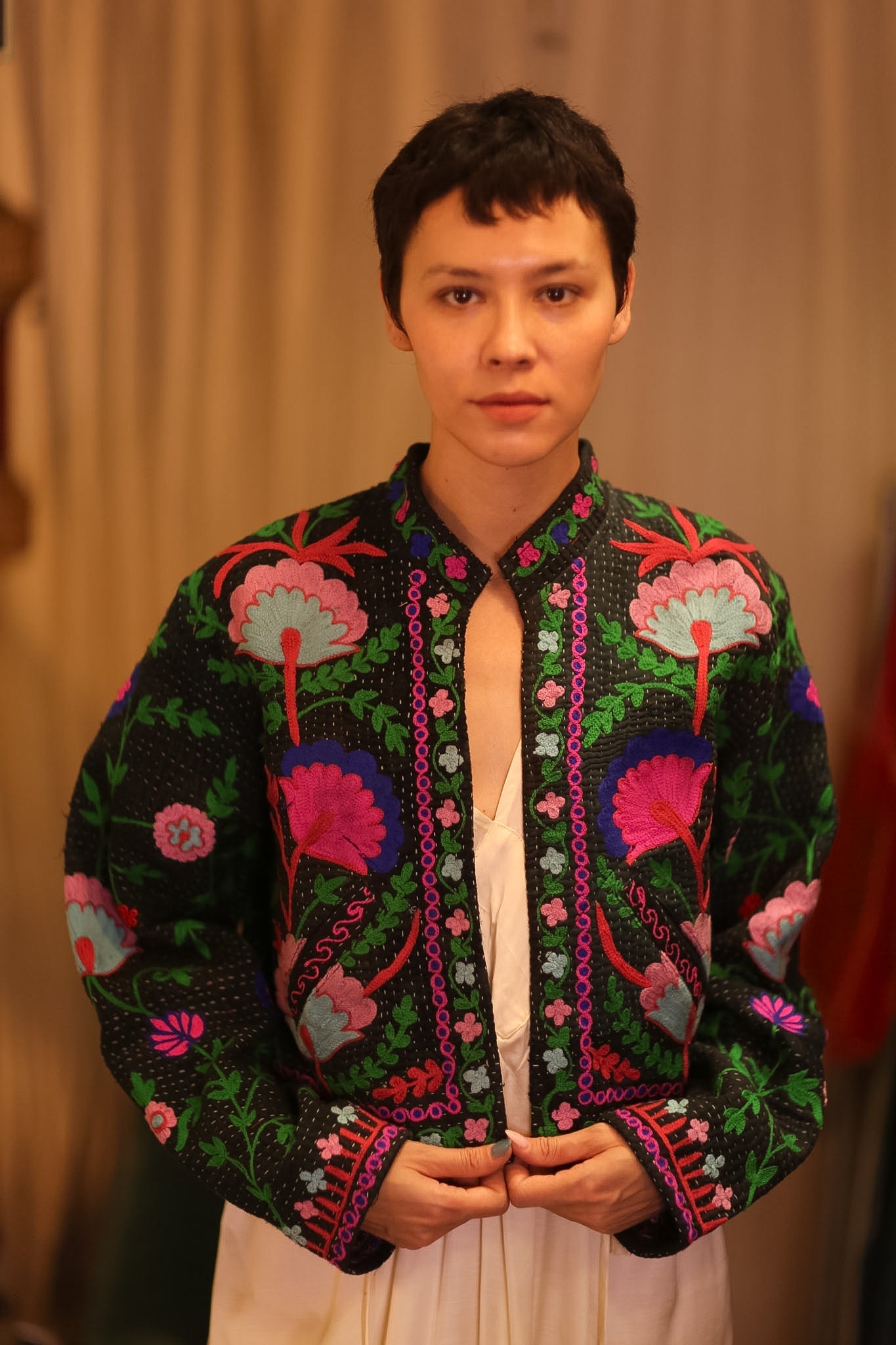 EMBROIDERED KANTHA SHORT COAT JIZZ - BANGKOK TAILOR CLOTHING STORE - HANDMADE CLOTHING