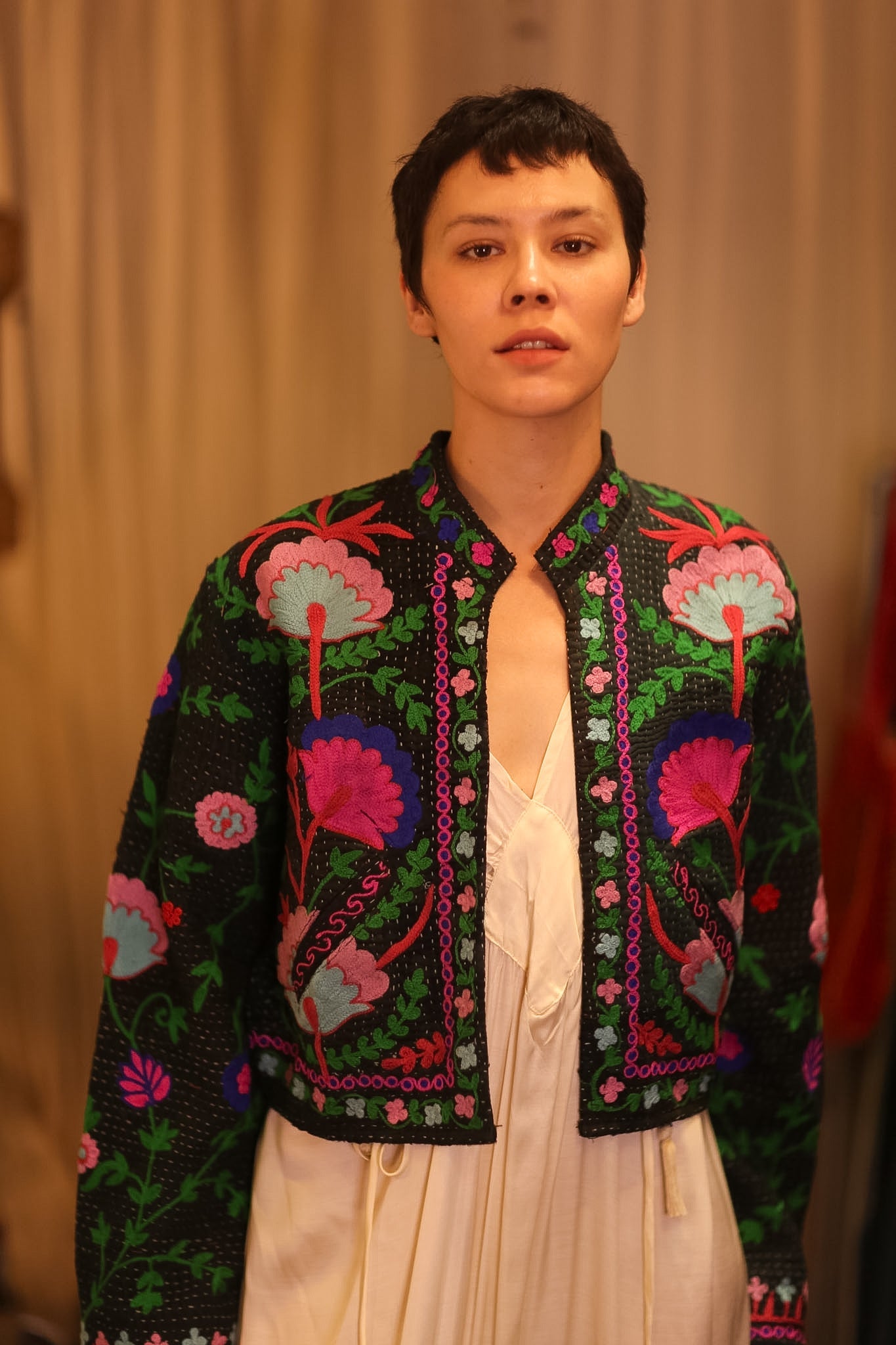 EMBROIDERED KANTHA SHORT COAT JIZZ - BANGKOK TAILOR CLOTHING STORE - HANDMADE CLOTHING
