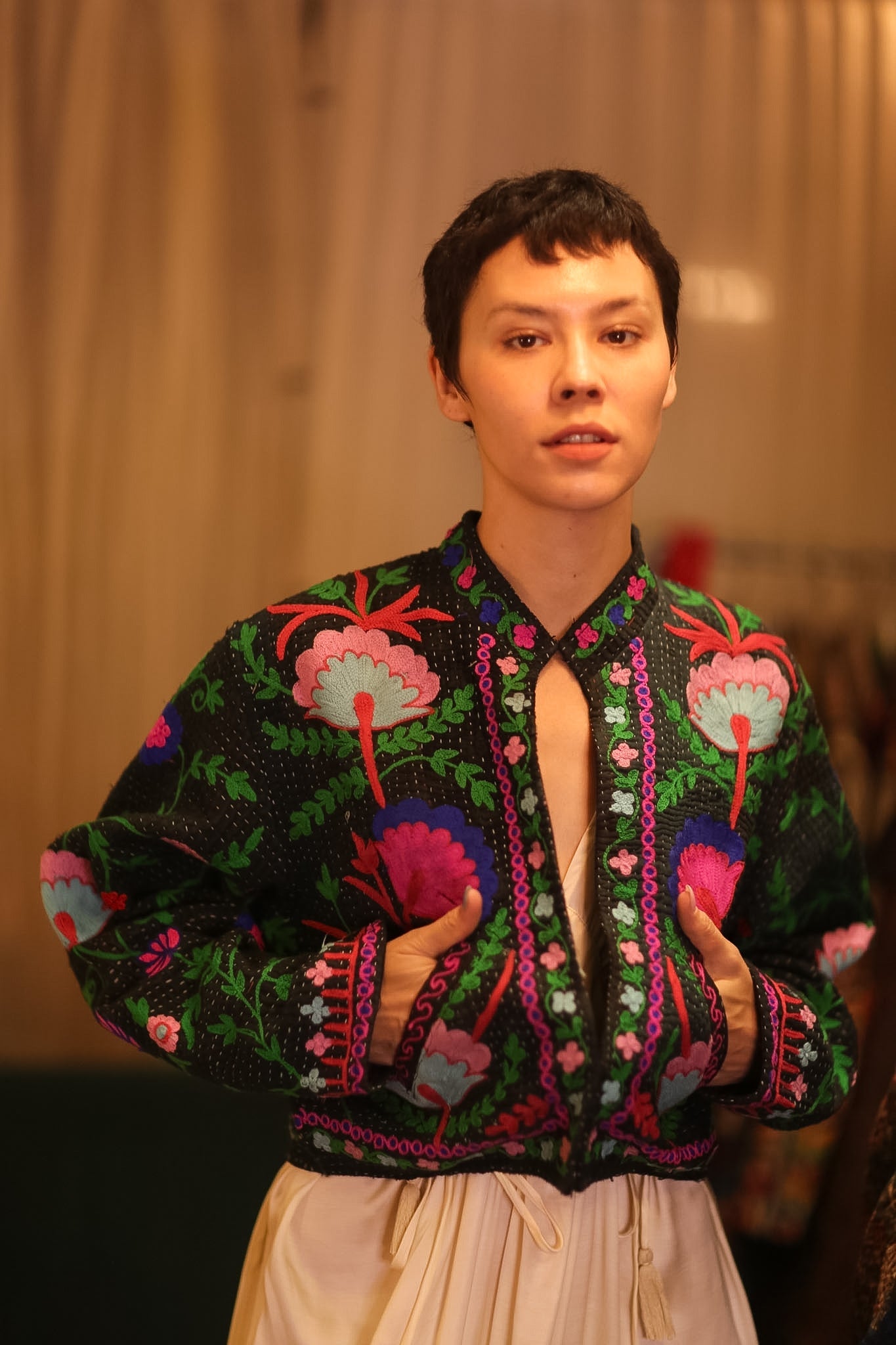 EMBROIDERED KANTHA SHORT COAT JIZZ - BANGKOK TAILOR CLOTHING STORE - HANDMADE CLOTHING