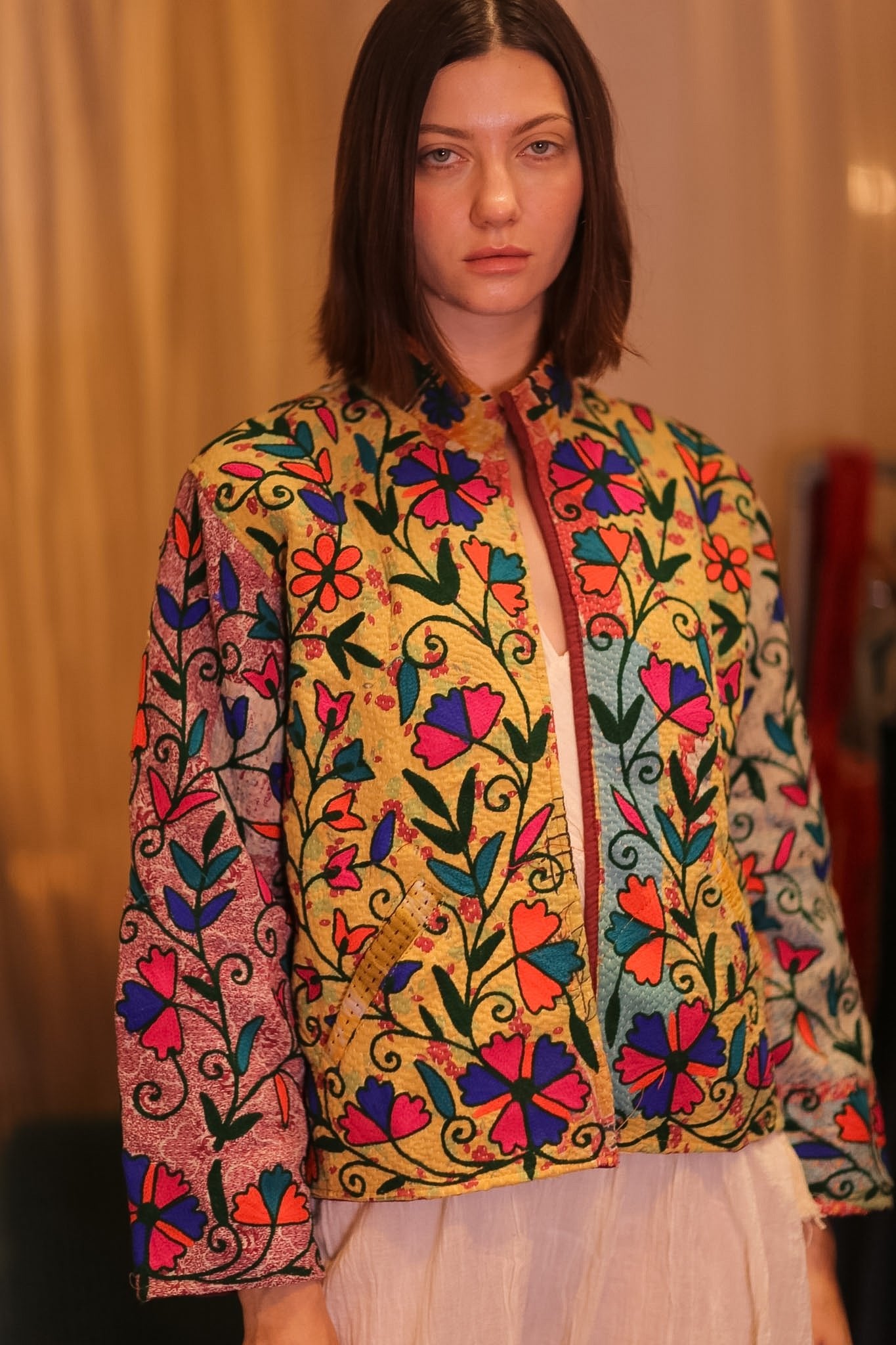 EMBROIDERED KANTHA SHORTJACKET INGRID PAUNGPE - BANGKOK TAILOR CLOTHING STORE - HANDMADE CLOTHING