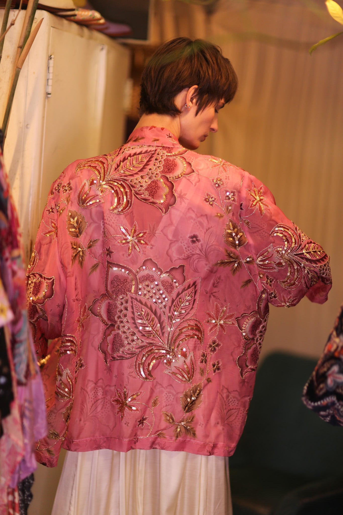 EMBROIDERED PINK SILK SHORT KIMONO PINTRA - BANGKOK TAILOR CLOTHING STORE - HANDMADE CLOTHING