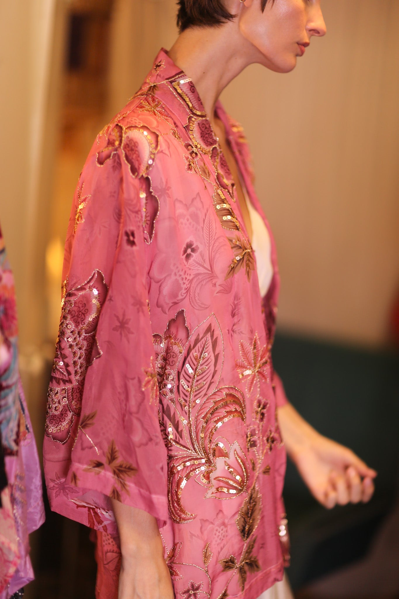 EMBROIDERED PINK SILK SHORT KIMONO PINTRA - BANGKOK TAILOR CLOTHING STORE - HANDMADE CLOTHING