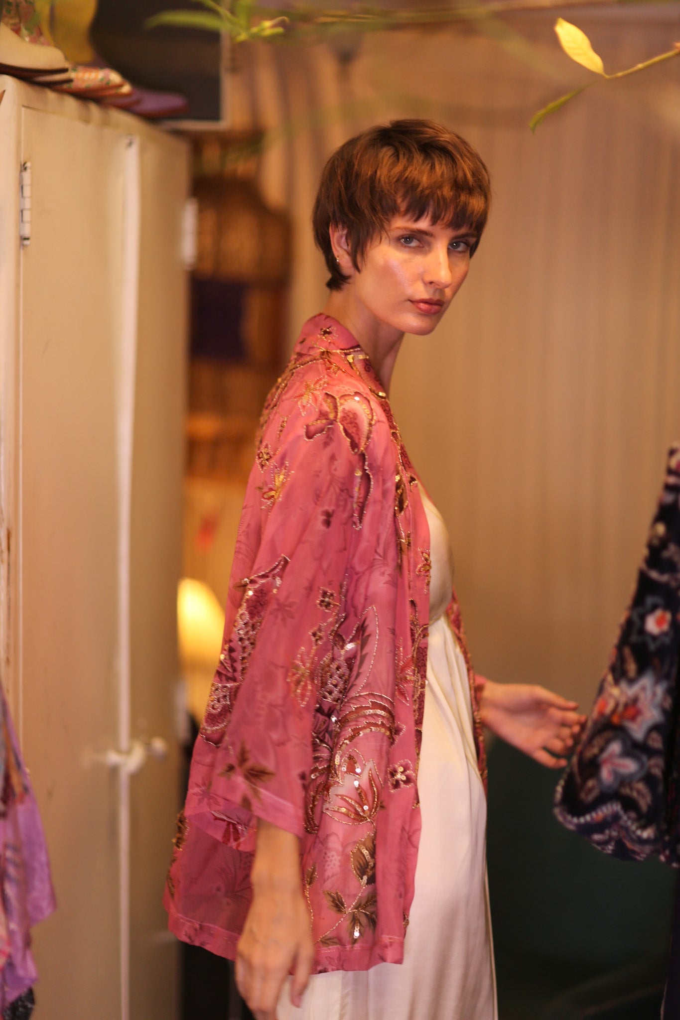 EMBROIDERED PINK SILK SHORT KIMONO PINTRA - BANGKOK TAILOR CLOTHING STORE - HANDMADE CLOTHING
