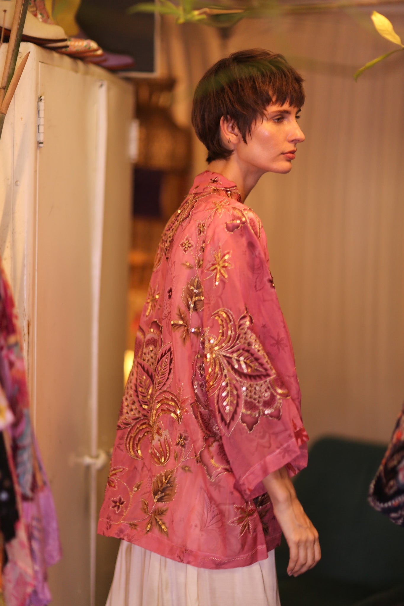 EMBROIDERED PINK SILK SHORT KIMONO PINTRA - BANGKOK TAILOR CLOTHING STORE - HANDMADE CLOTHING