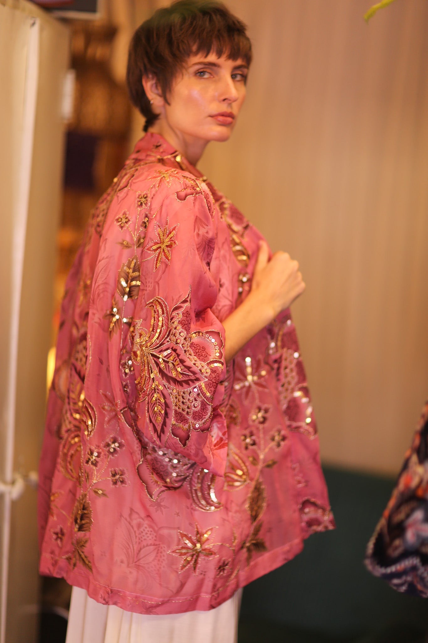 EMBROIDERED PINK SILK SHORT KIMONO PINTRA - BANGKOK TAILOR CLOTHING STORE - HANDMADE CLOTHING