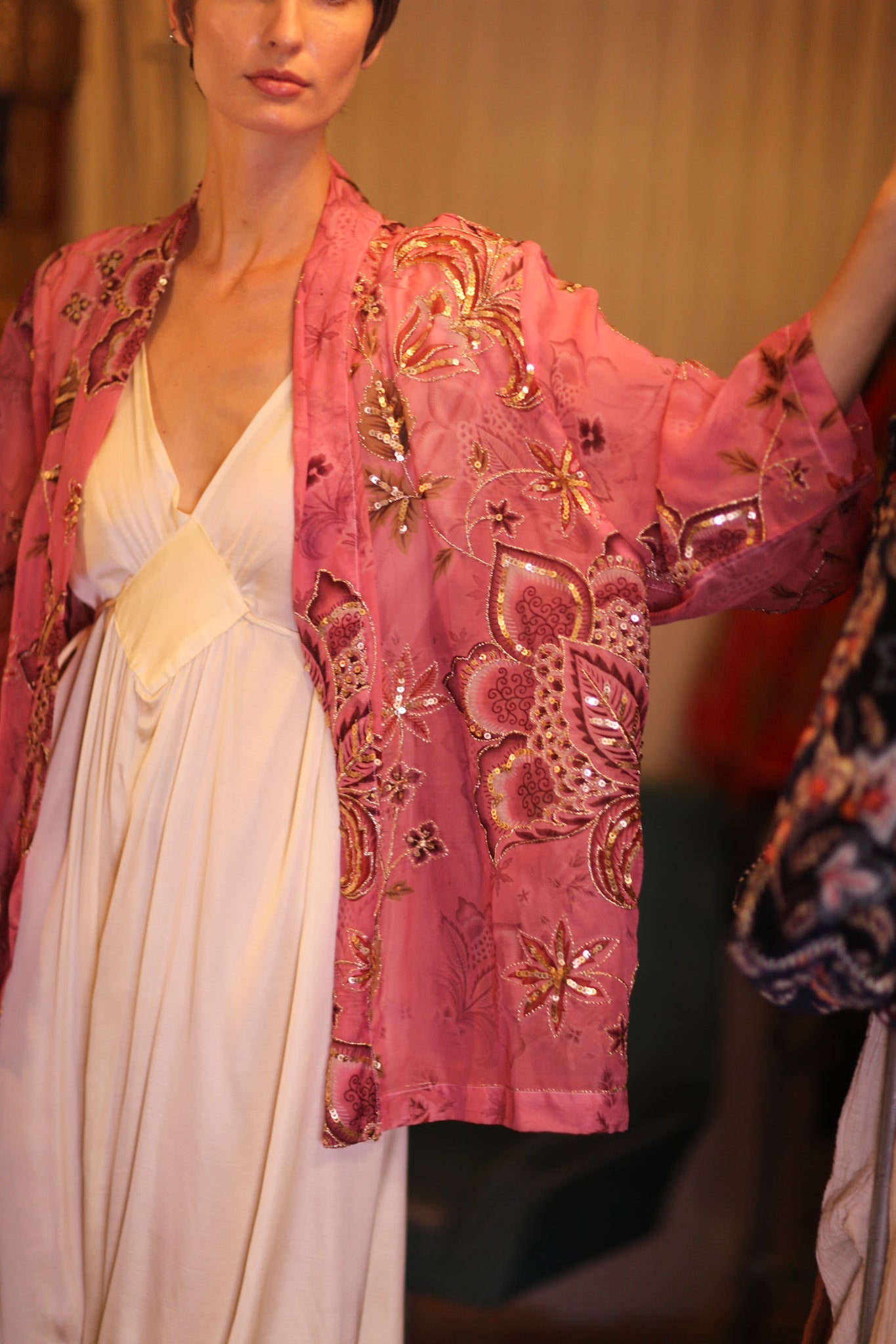 EMBROIDERED PINK SILK SHORT KIMONO PINTRA - BANGKOK TAILOR CLOTHING STORE - HANDMADE CLOTHING