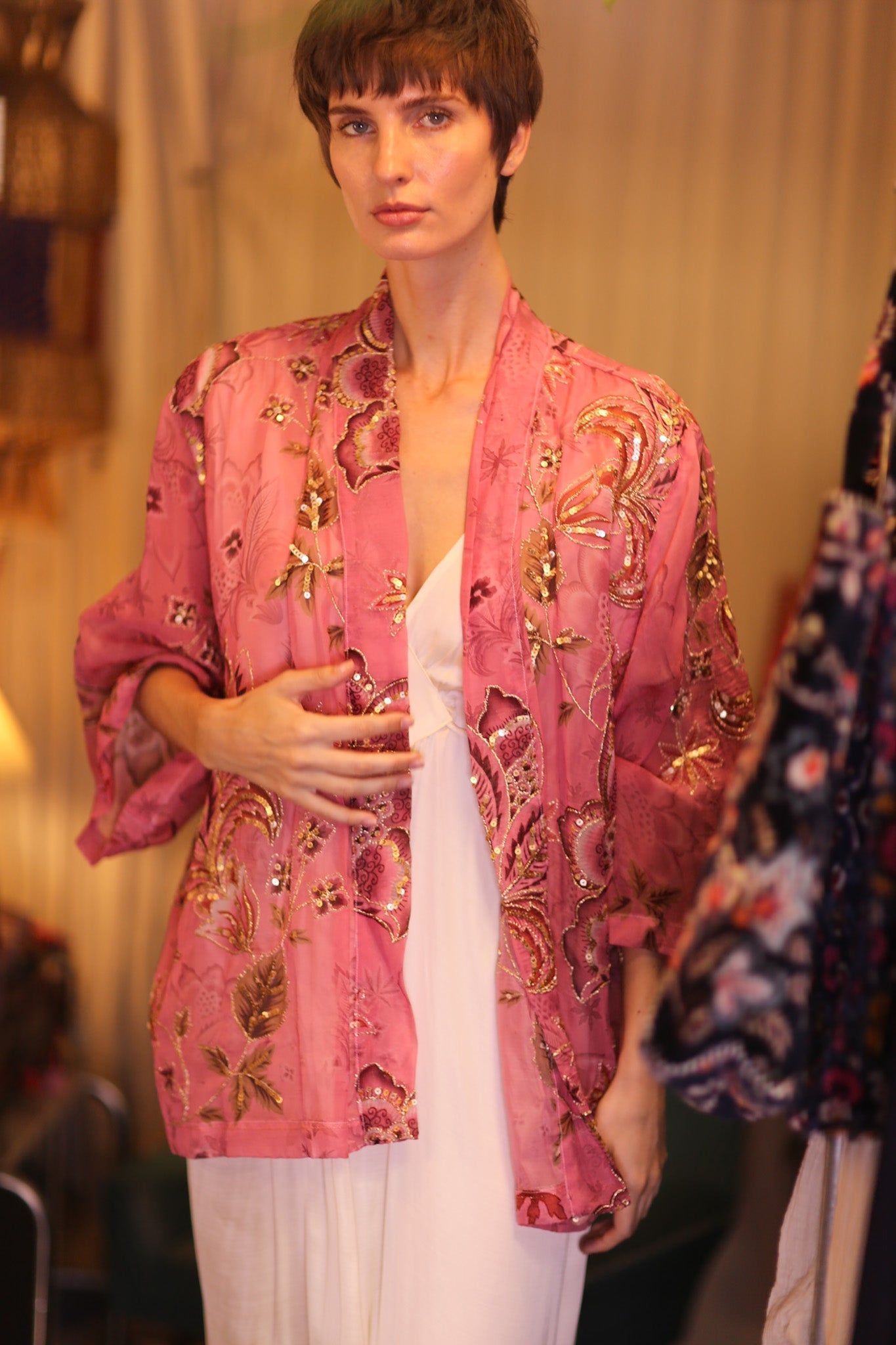 EMBROIDERED PINK SILK SHORT KIMONO PINTRA - BANGKOK TAILOR CLOTHING STORE - HANDMADE CLOTHING