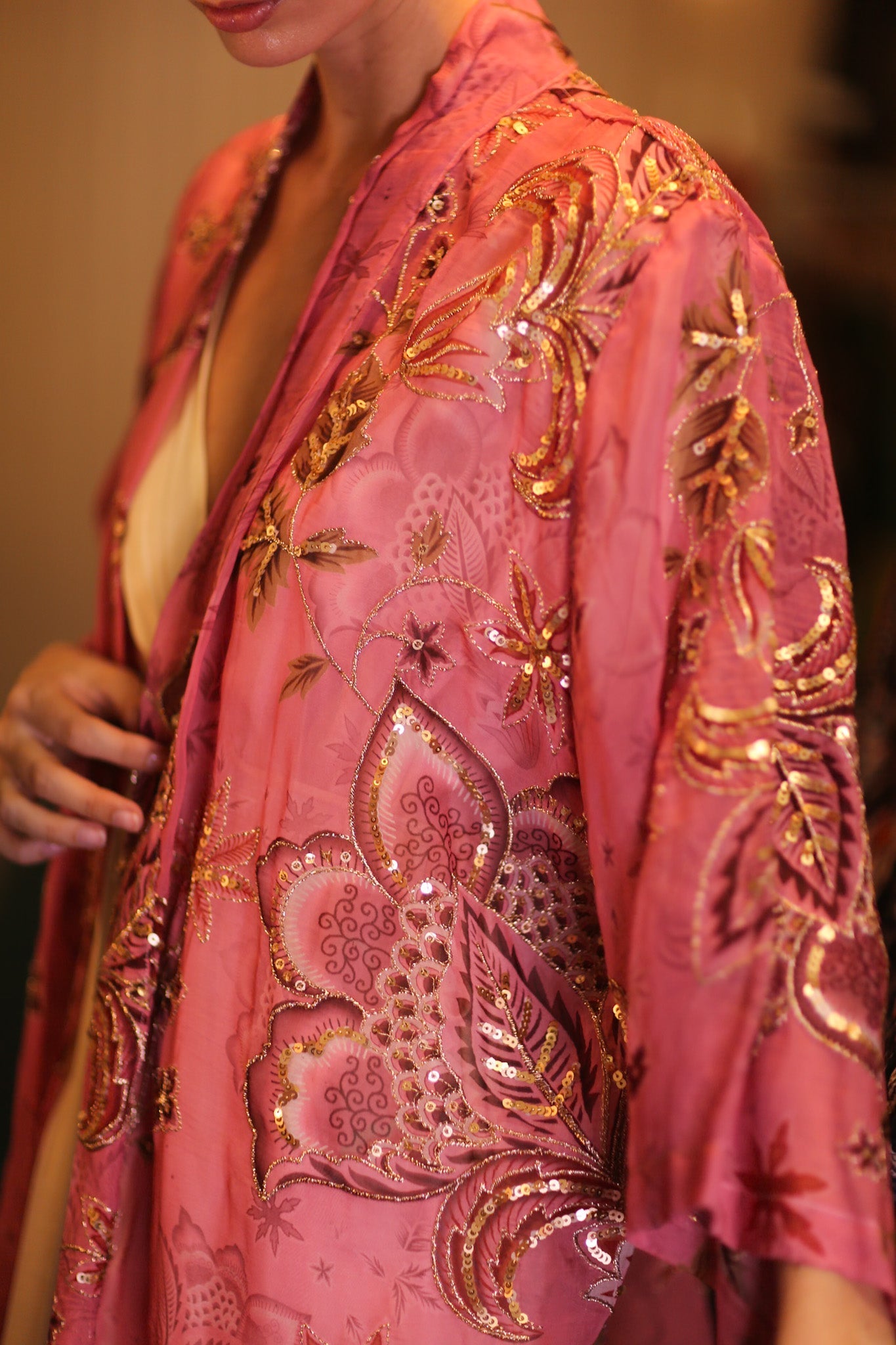 EMBROIDERED PINK SILK SHORT KIMONO PINTRA - BANGKOK TAILOR CLOTHING STORE - HANDMADE CLOTHING