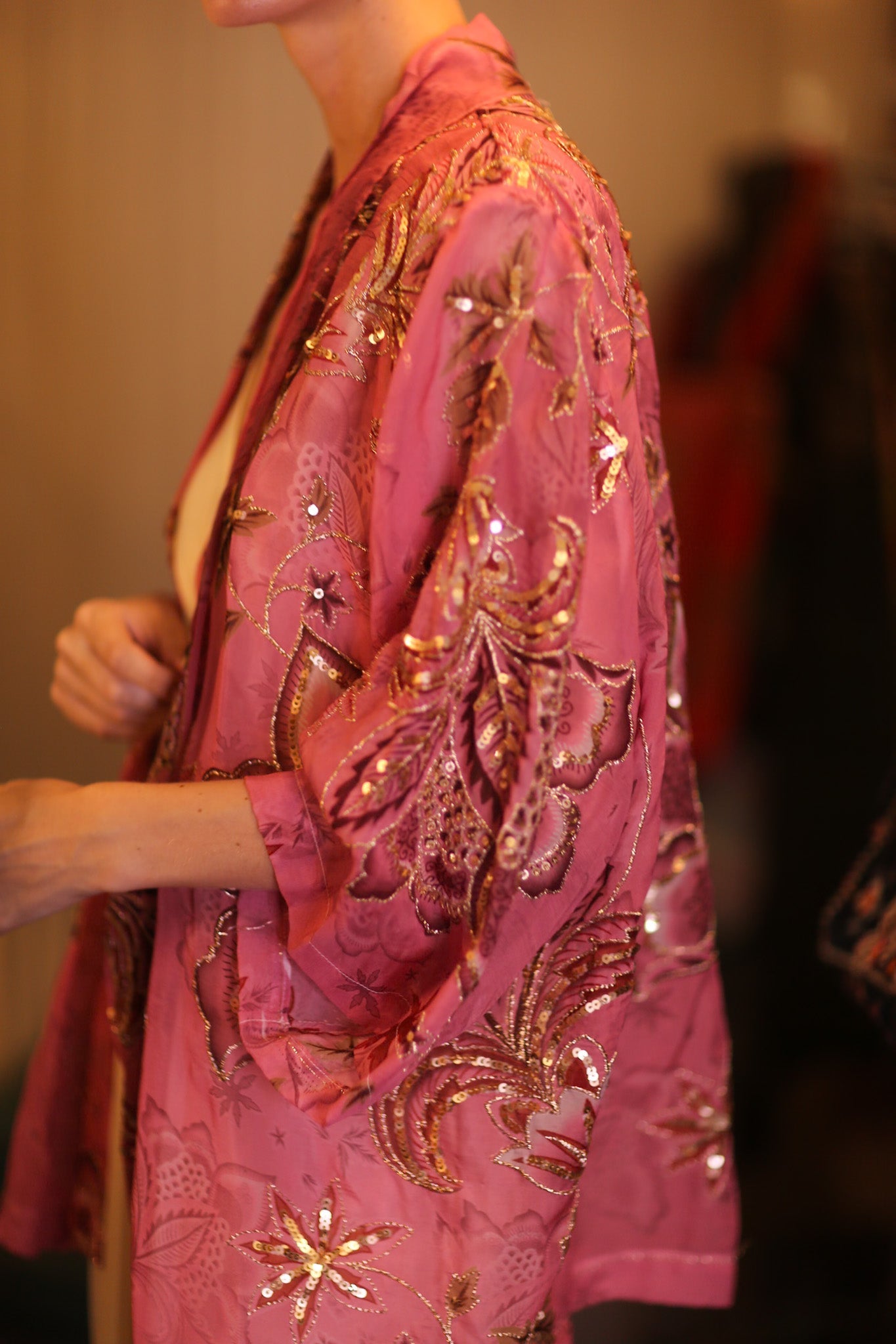 EMBROIDERED PINK SILK SHORT KIMONO PINTRA - BANGKOK TAILOR CLOTHING STORE - HANDMADE CLOTHING