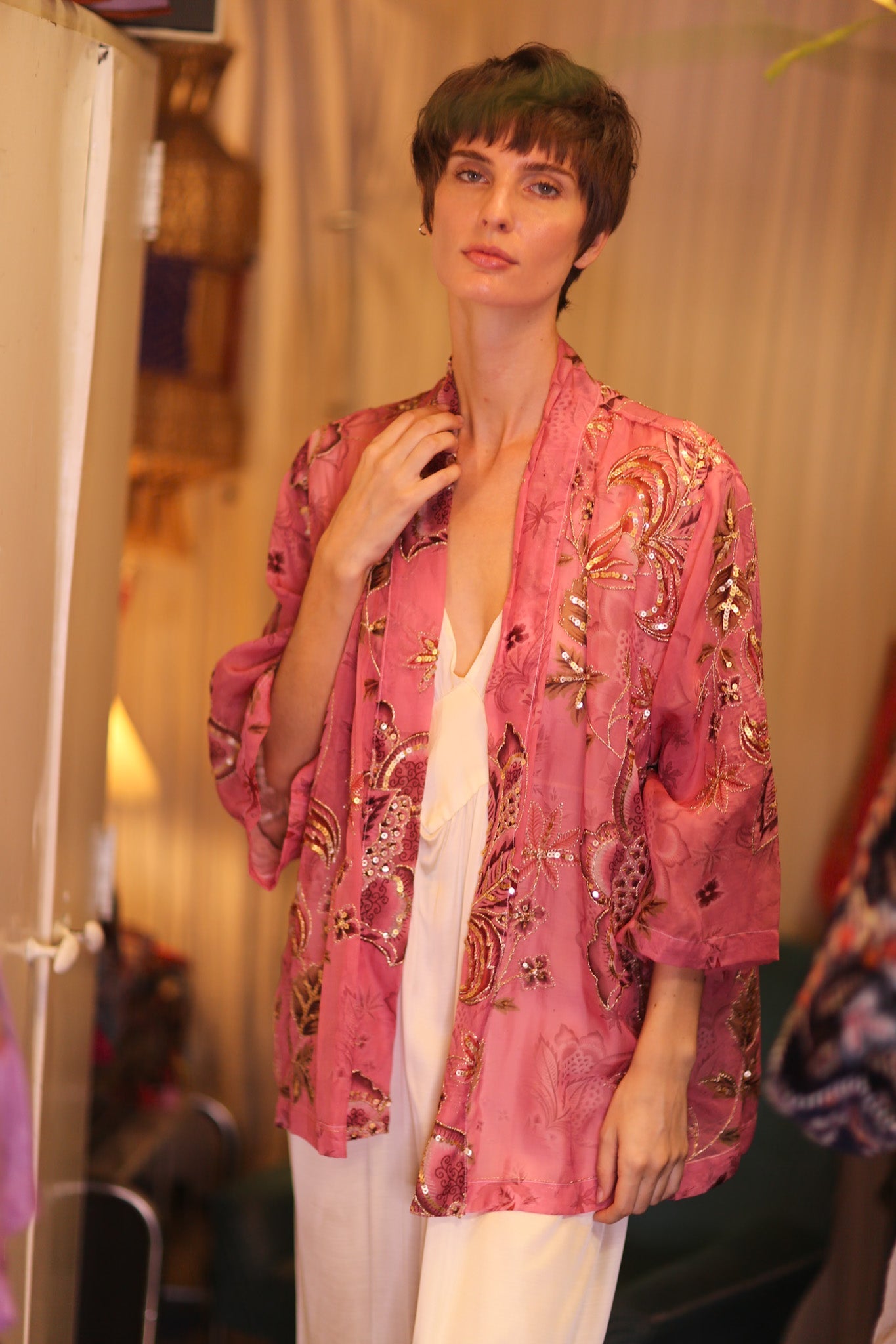 EMBROIDERED PINK SILK SHORT KIMONO PINTRA - BANGKOK TAILOR CLOTHING STORE - HANDMADE CLOTHING