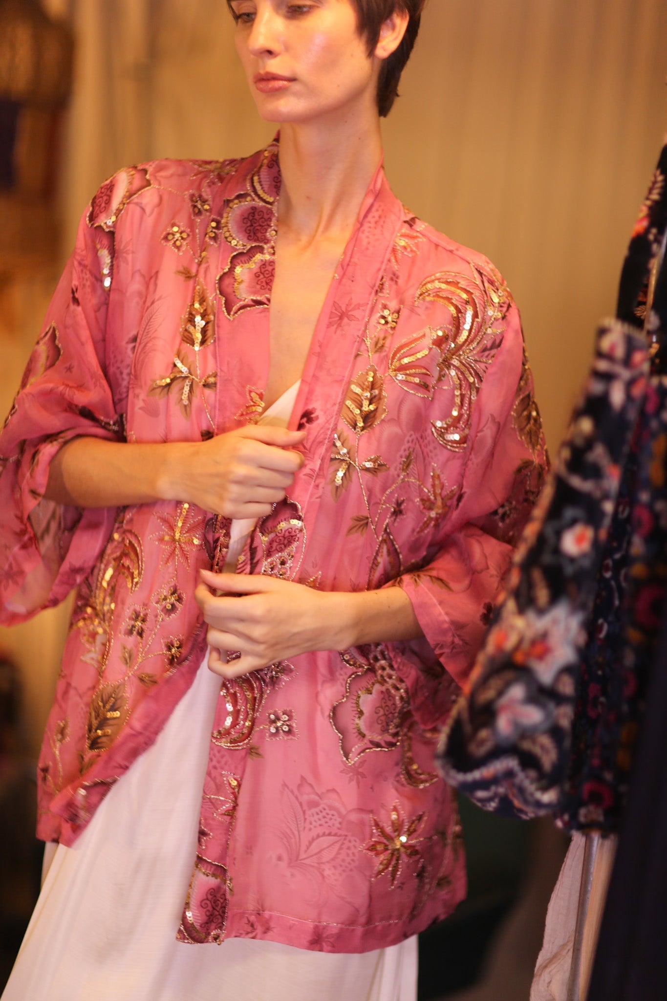 EMBROIDERED PINK SILK SHORT KIMONO PINTRA - BANGKOK TAILOR CLOTHING STORE - HANDMADE CLOTHING