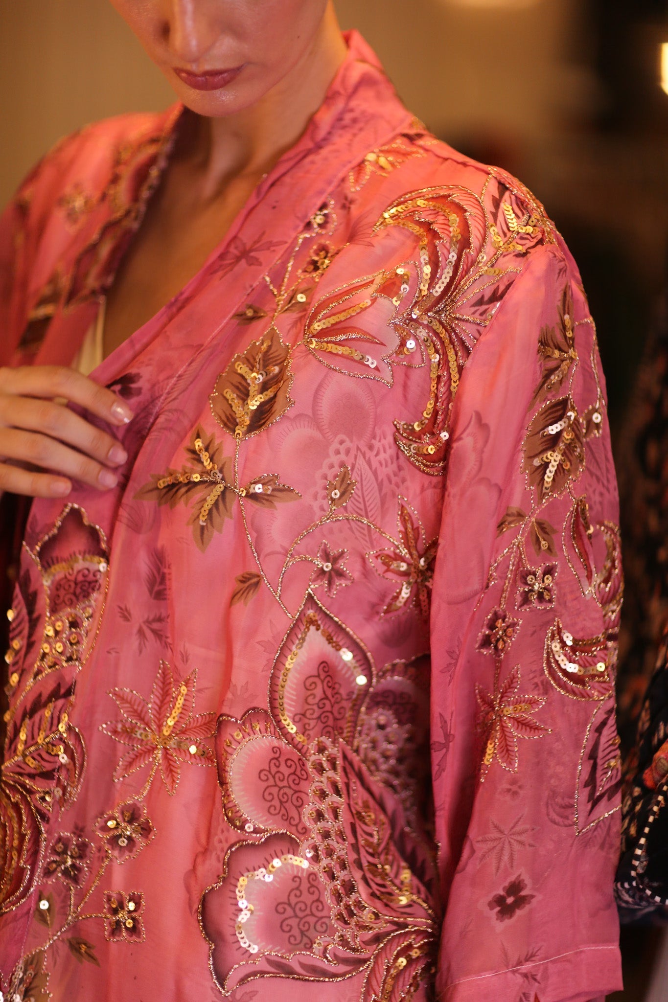 EMBROIDERED PINK SILK SHORT KIMONO PINTRA - BANGKOK TAILOR CLOTHING STORE - HANDMADE CLOTHING