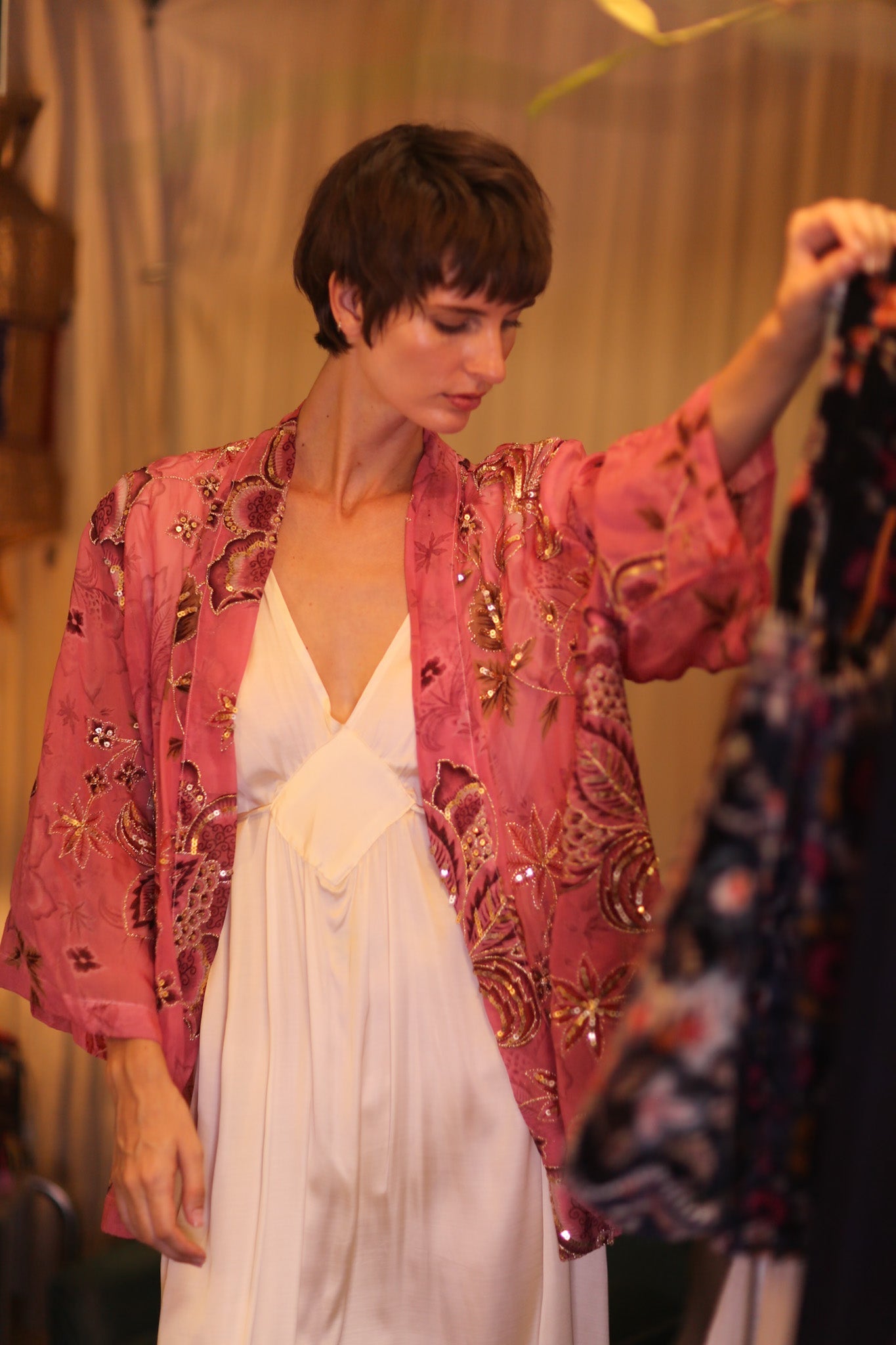 EMBROIDERED PINK SILK SHORT KIMONO PINTRA - BANGKOK TAILOR CLOTHING STORE - HANDMADE CLOTHING