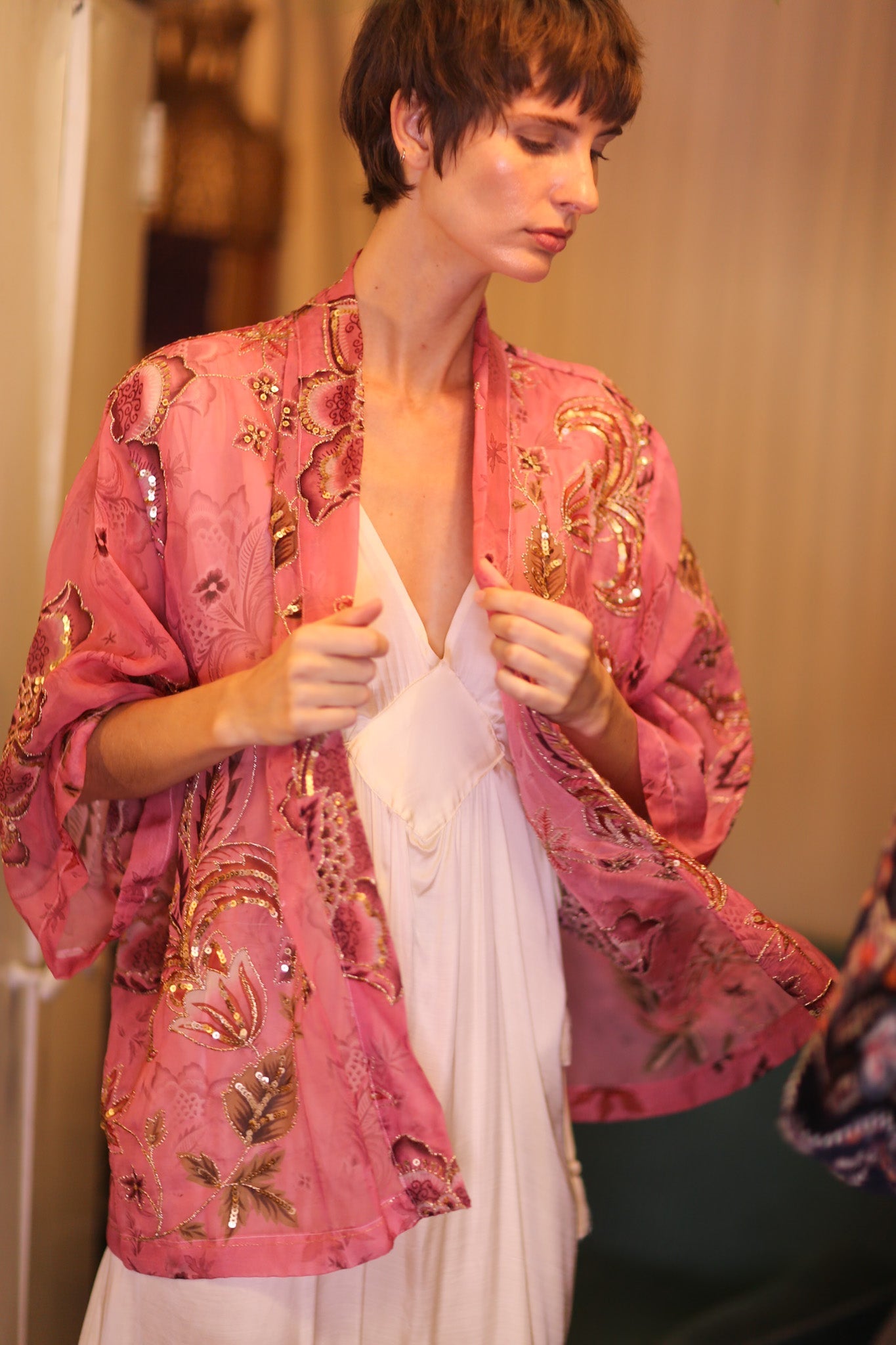 EMBROIDERED PINK SILK SHORT KIMONO PINTRA - BANGKOK TAILOR CLOTHING STORE - HANDMADE CLOTHING