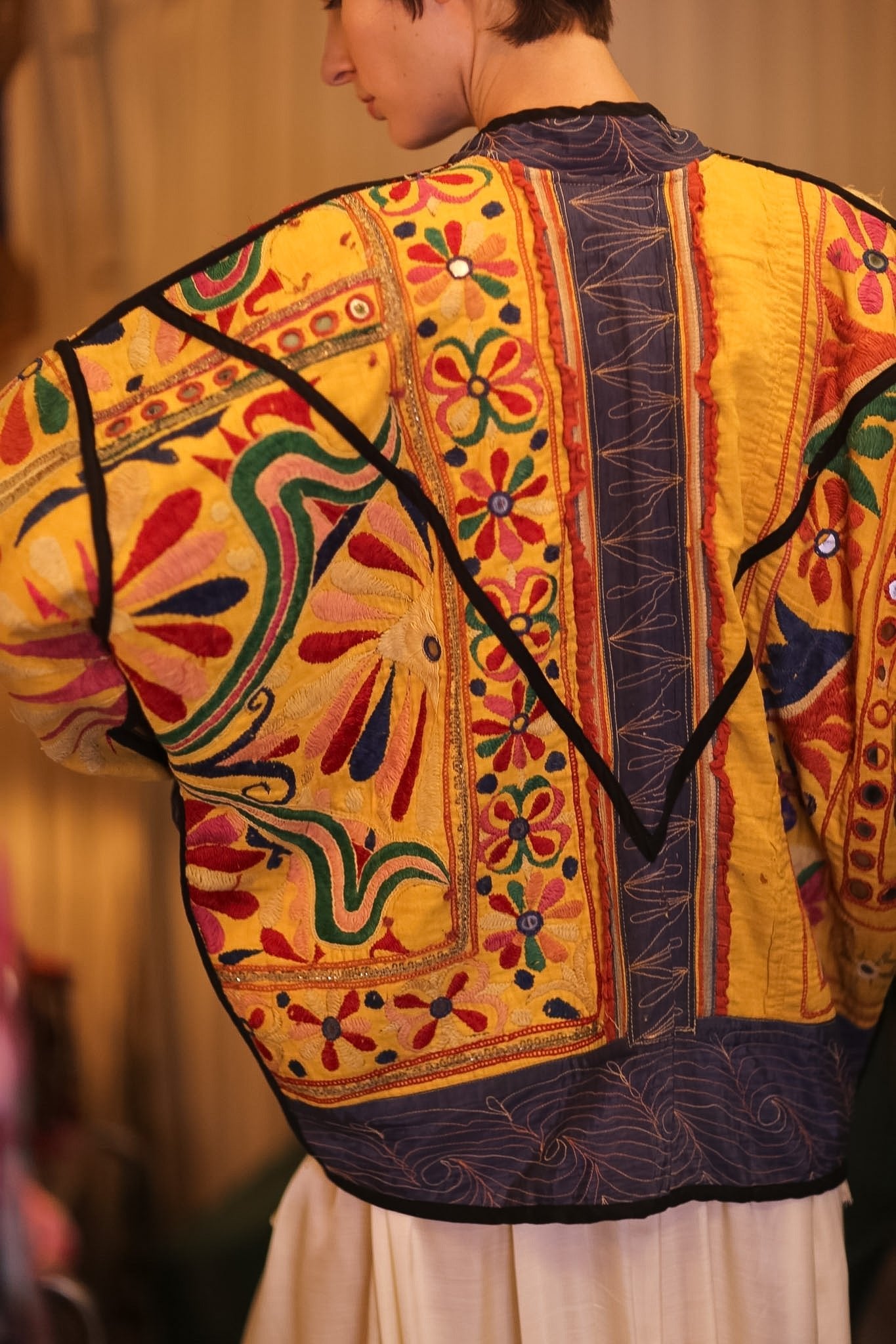 EMBROIDERED RARE VINTAGE JACKET WINTU - BANGKOK TAILOR CLOTHING STORE - HANDMADE CLOTHING