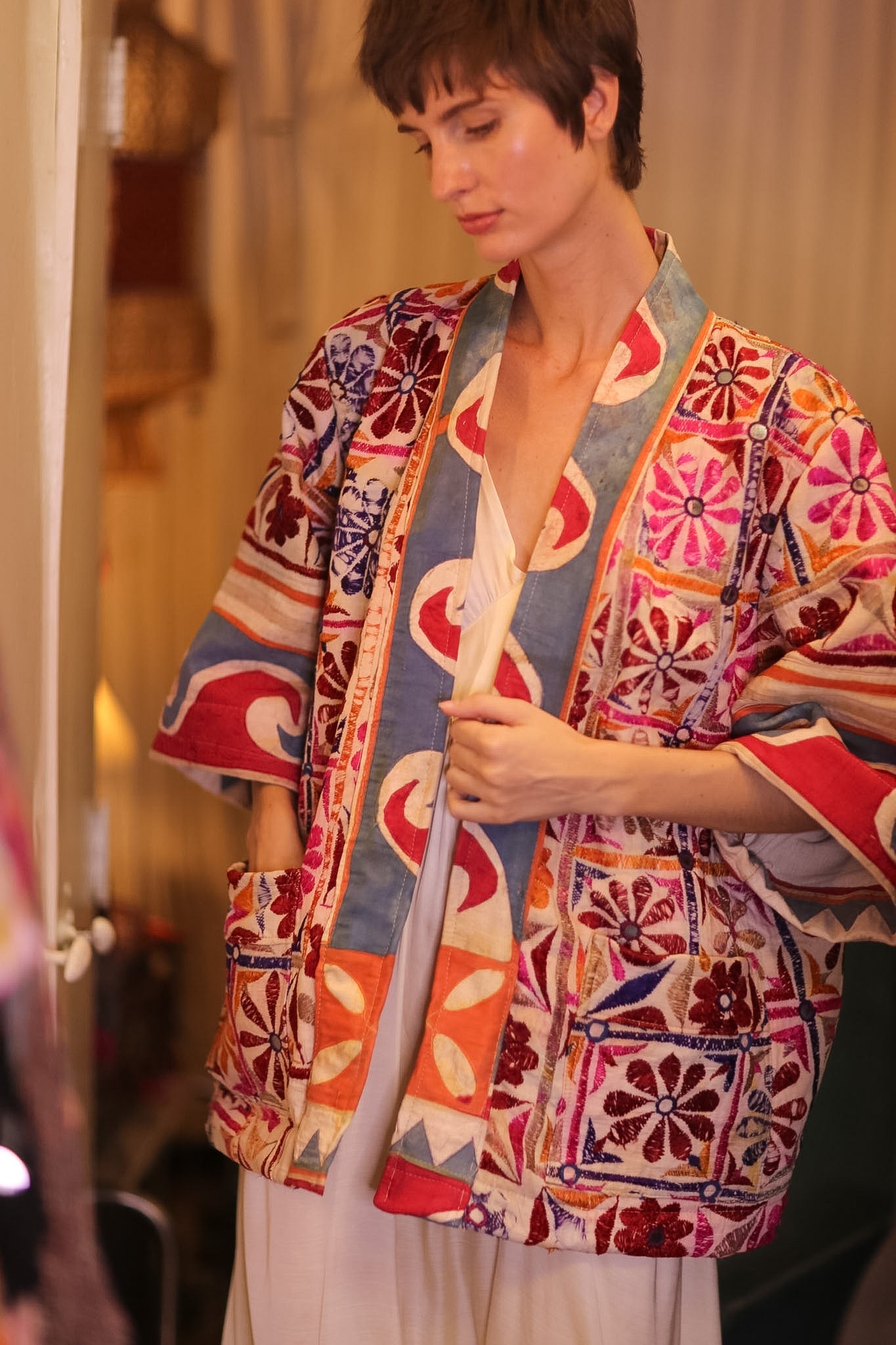 EMBROIDERED SHORT KIMONO NEON - BANGKOK TAILOR CLOTHING STORE - HANDMADE CLOTHING