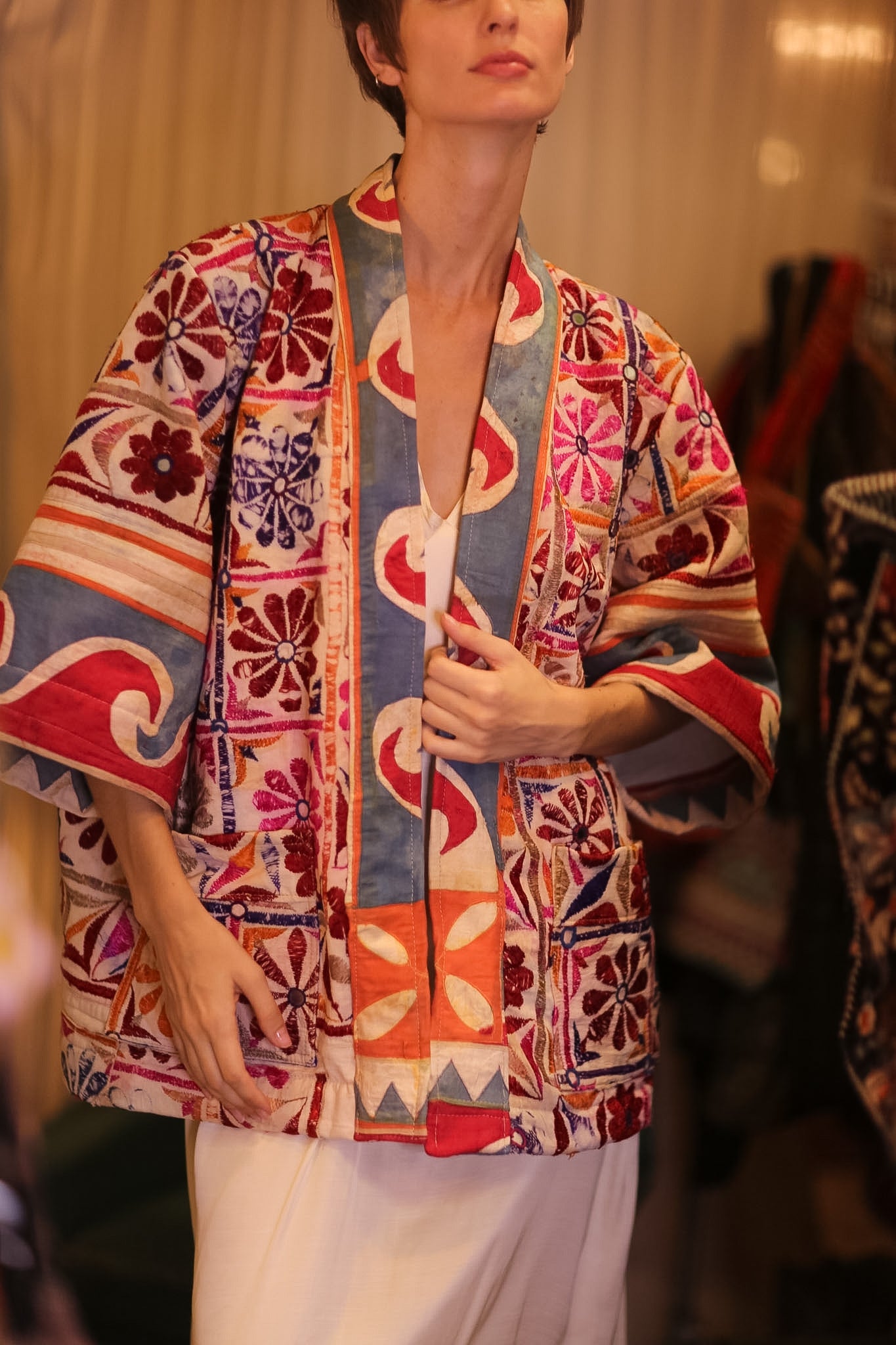 EMBROIDERED SHORT KIMONO NEON - BANGKOK TAILOR CLOTHING STORE - HANDMADE CLOTHING