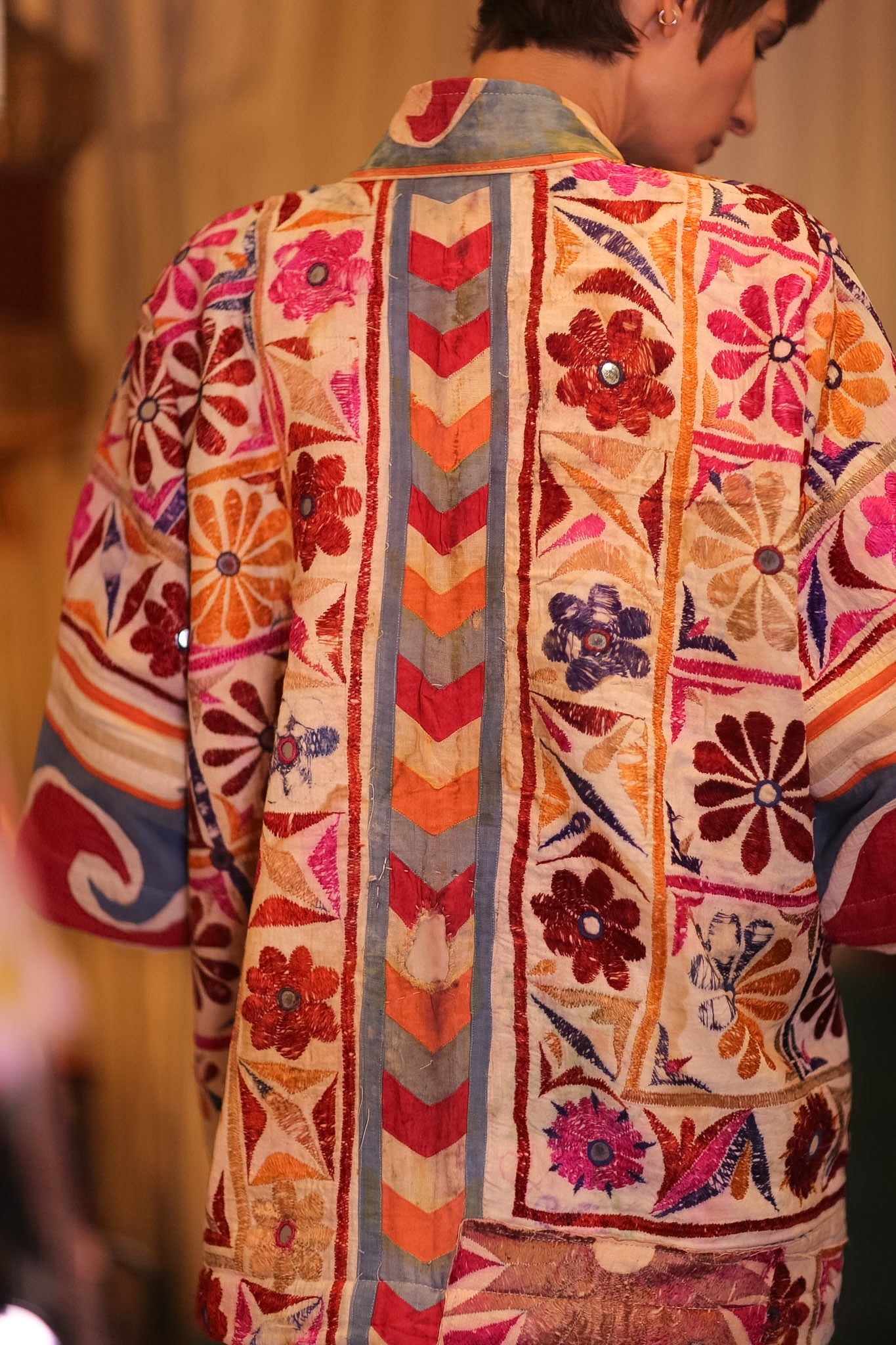 EMBROIDERED SHORT KIMONO NEON - BANGKOK TAILOR CLOTHING STORE - HANDMADE CLOTHING