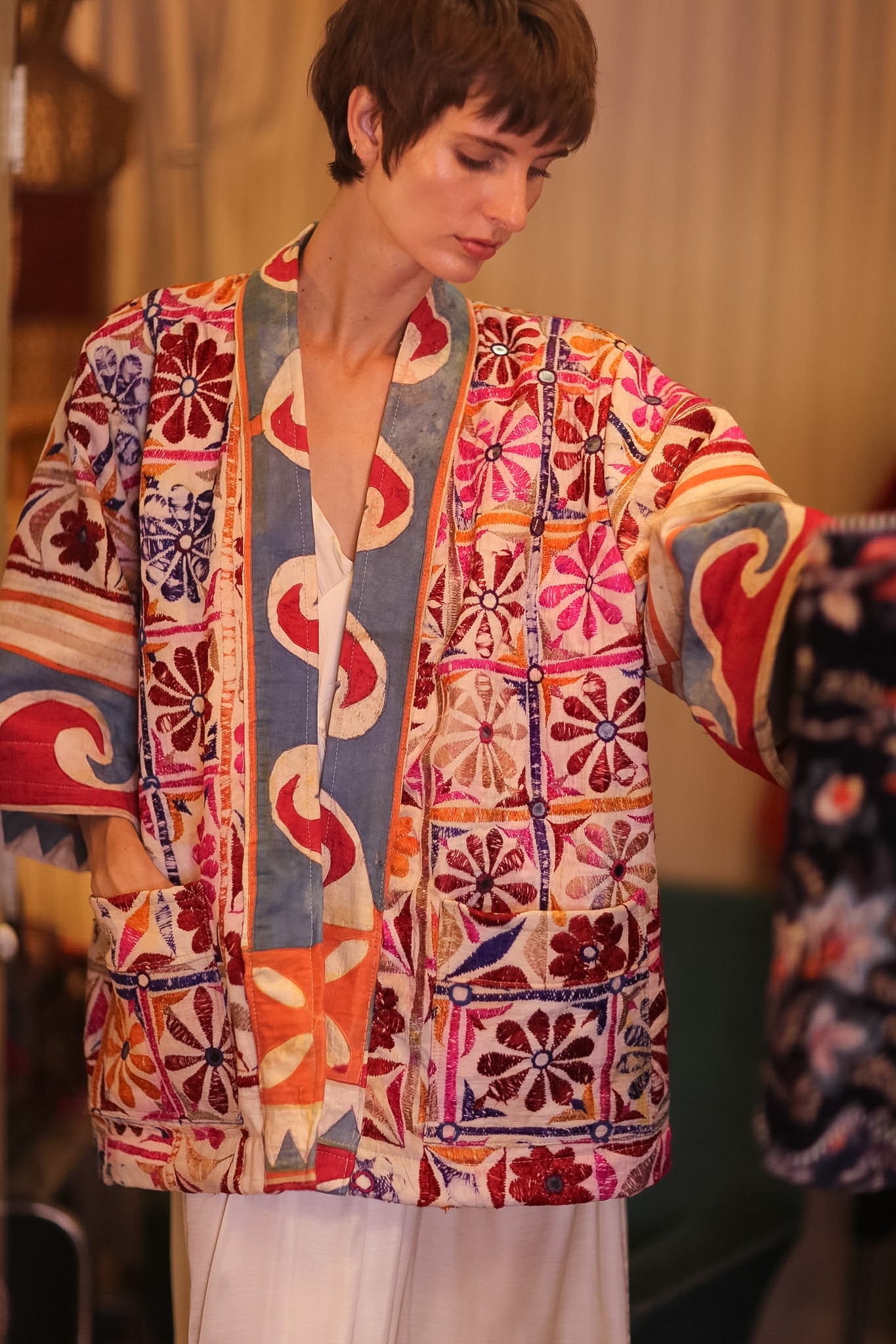 EMBROIDERED SHORT KIMONO NEON - BANGKOK TAILOR CLOTHING STORE - HANDMADE CLOTHING
