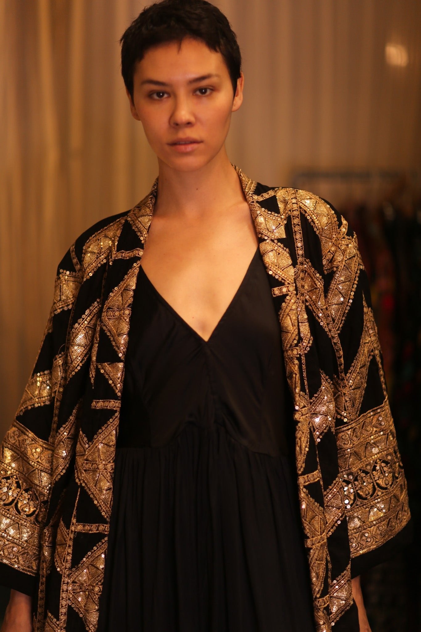 EMBROIDERED SILK KIMONO BLACKGOLD - BANGKOK TAILOR CLOTHING STORE - HANDMADE CLOTHING