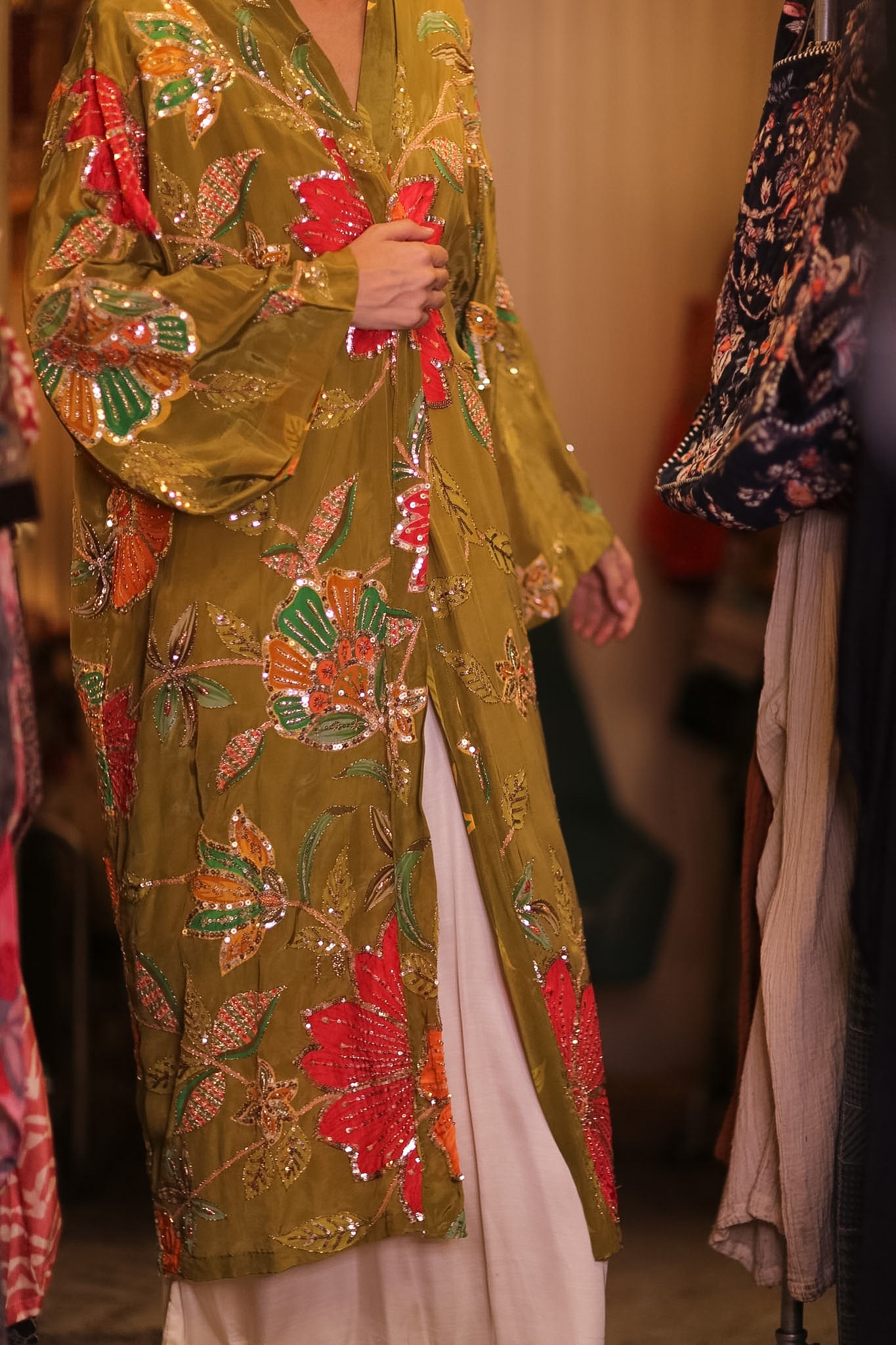 EMBROIDERED SILK KIMONO ROSE GABRIEL - BANGKOK TAILOR CLOTHING STORE - HANDMADE CLOTHING