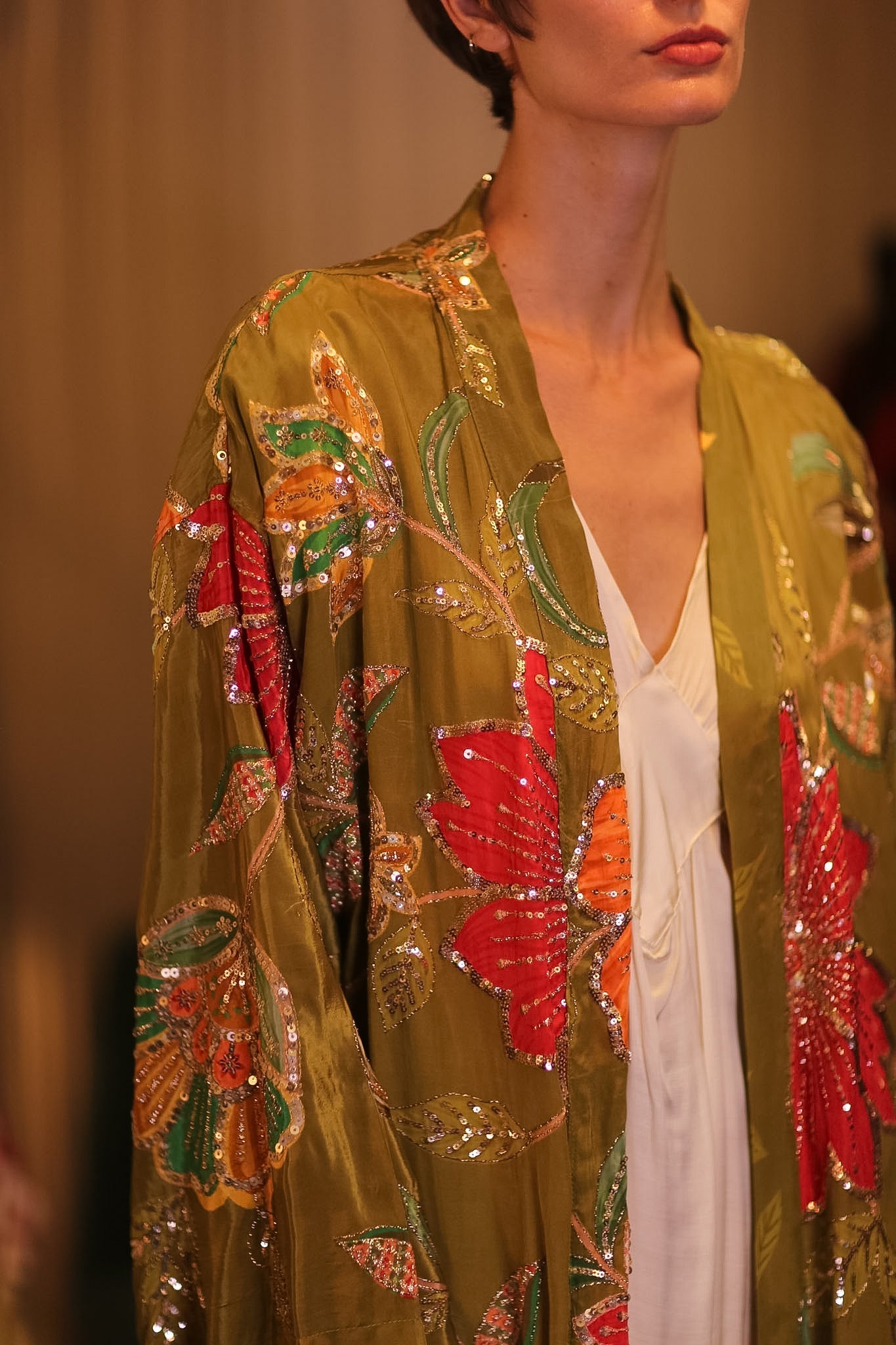 EMBROIDERED SILK KIMONO ROSE GABRIEL - BANGKOK TAILOR CLOTHING STORE - HANDMADE CLOTHING