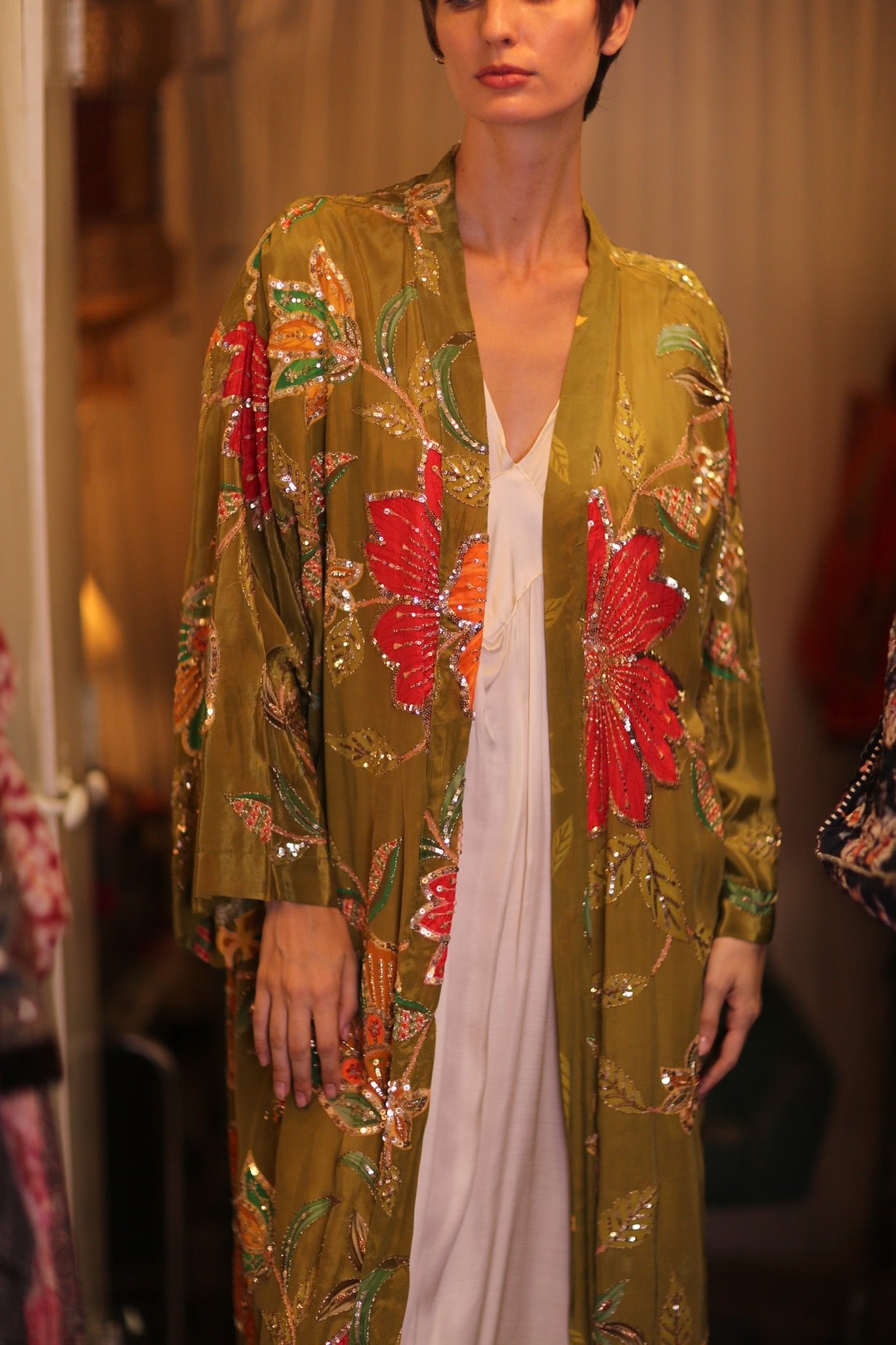 EMBROIDERED SILK KIMONO ROSE GABRIEL - BANGKOK TAILOR CLOTHING STORE - HANDMADE CLOTHING