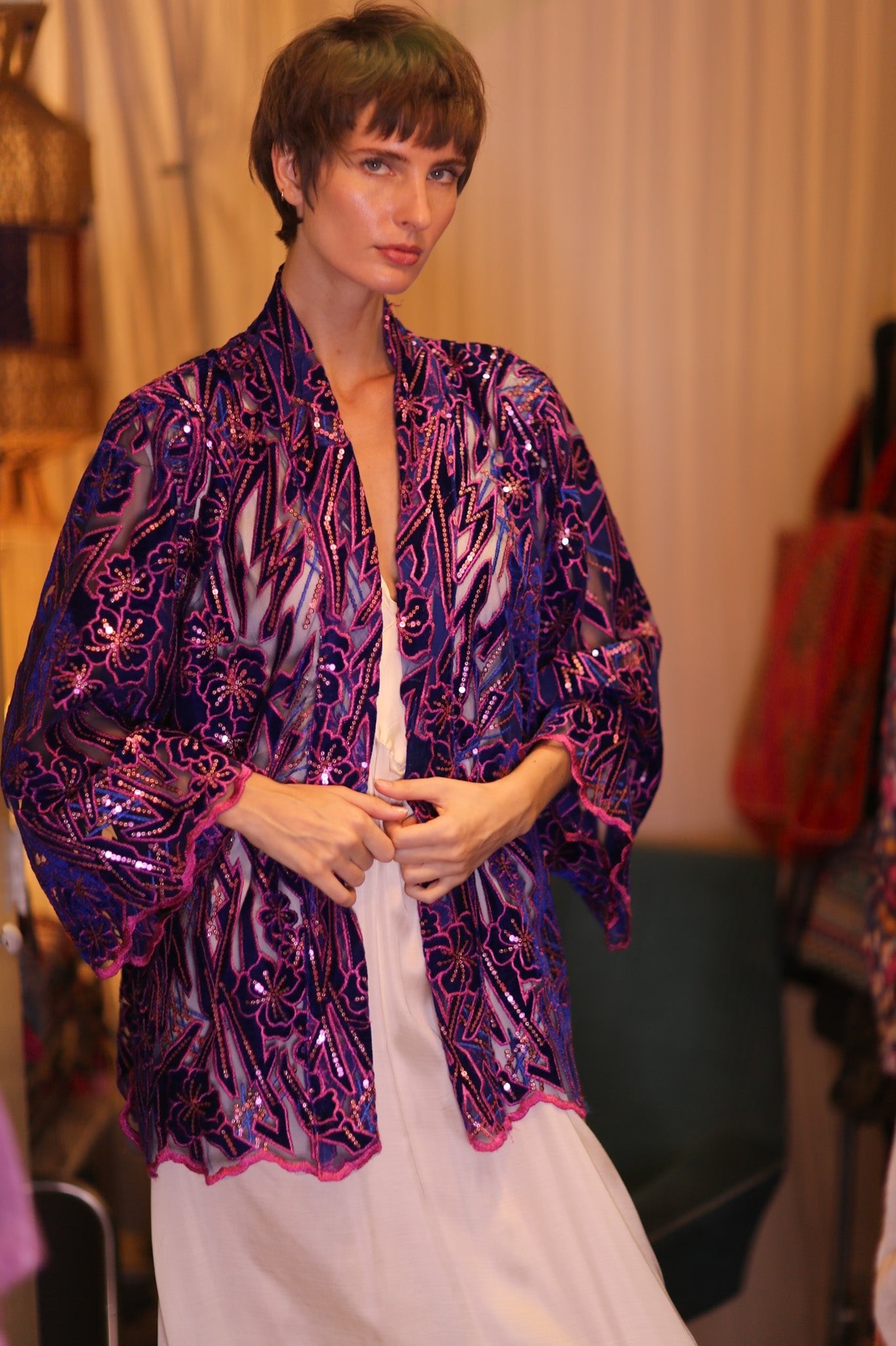 EMBROIDERED SILK SHORT KIMONO ANGEL - BANGKOK TAILOR CLOTHING STORE - HANDMADE CLOTHING