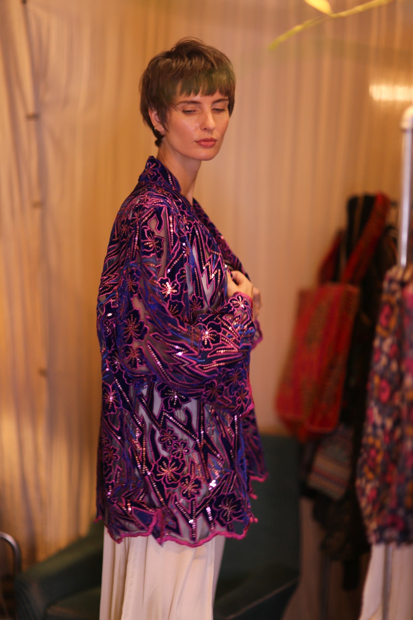 EMBROIDERED SILK SHORT KIMONO ANGEL - BANGKOK TAILOR CLOTHING STORE - HANDMADE CLOTHING