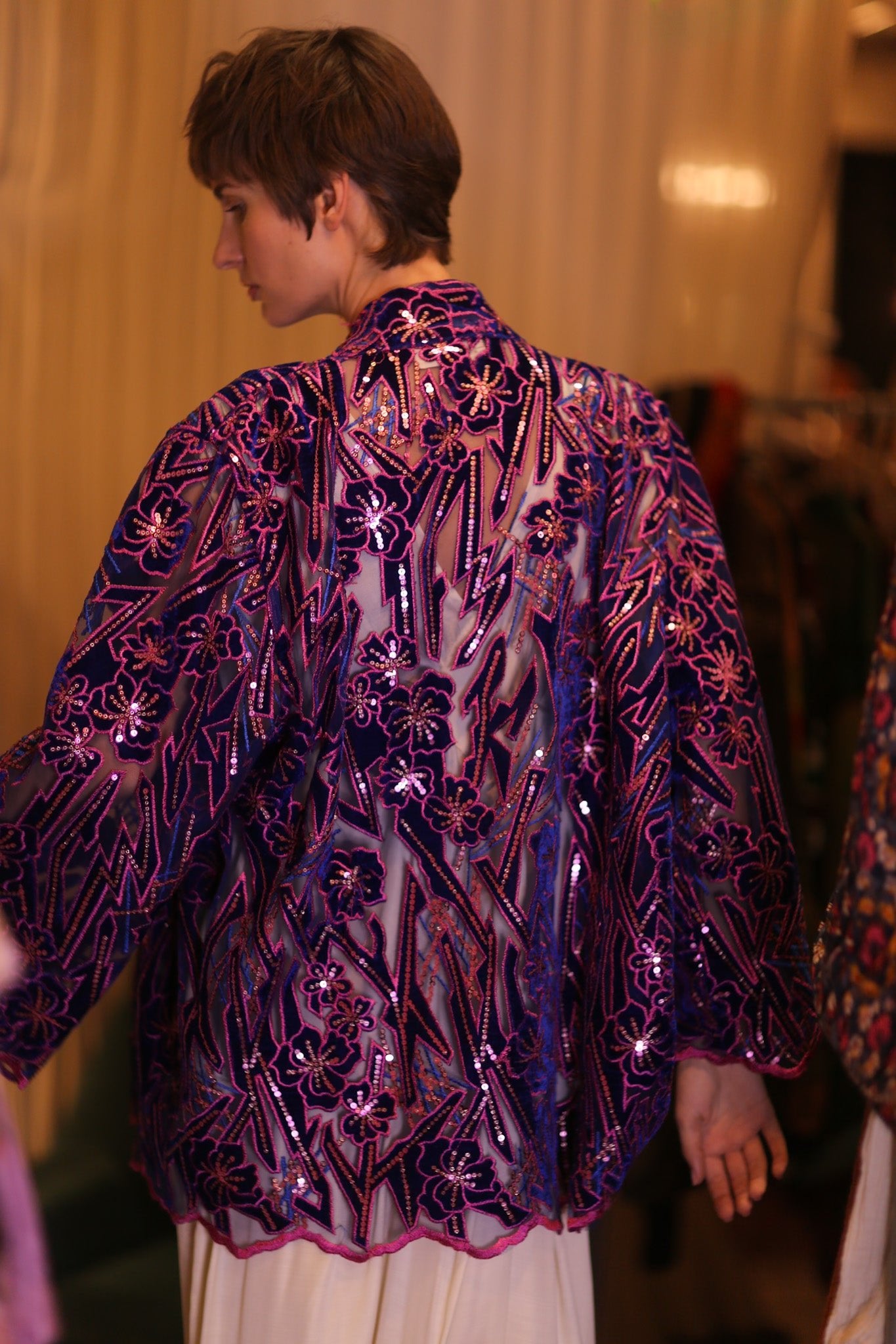 EMBROIDERED SILK SHORT KIMONO ANGEL - BANGKOK TAILOR CLOTHING STORE - HANDMADE CLOTHING