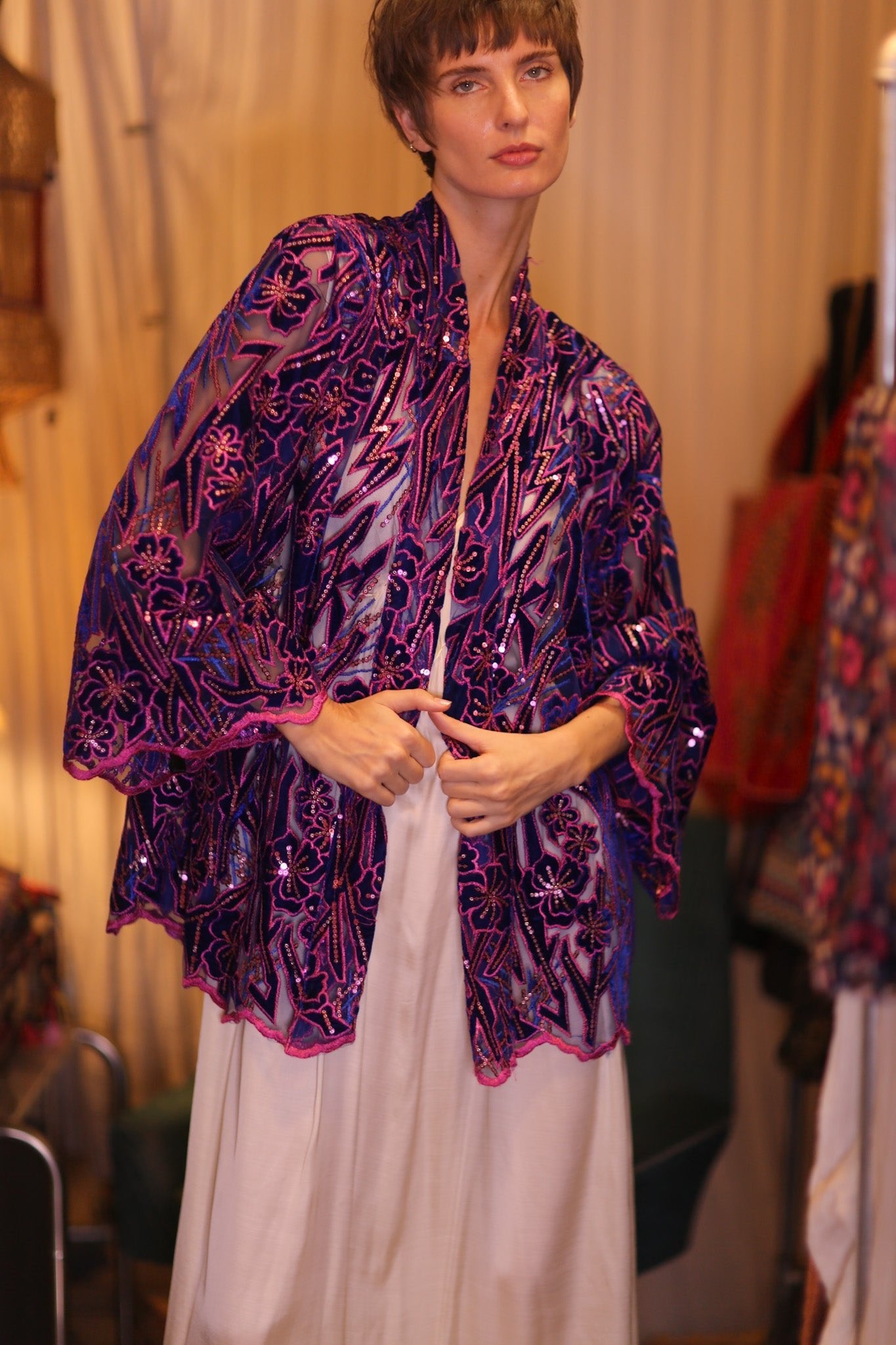EMBROIDERED SILK SHORT KIMONO ANGEL - BANGKOK TAILOR CLOTHING STORE - HANDMADE CLOTHING