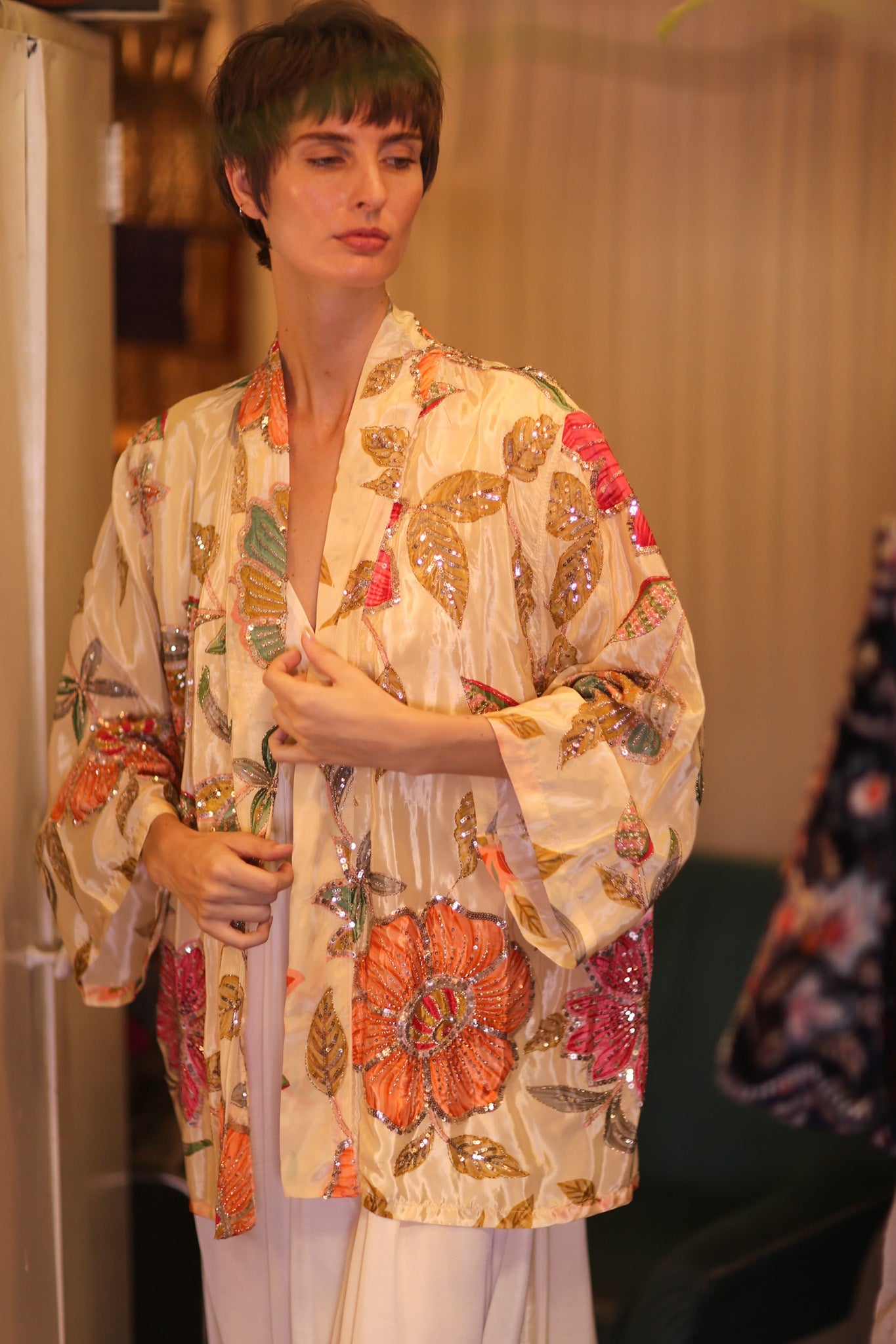 EMBROIDERED SILK SHORT KIMONO CORALINE - BANGKOK TAILOR CLOTHING STORE - HANDMADE CLOTHING