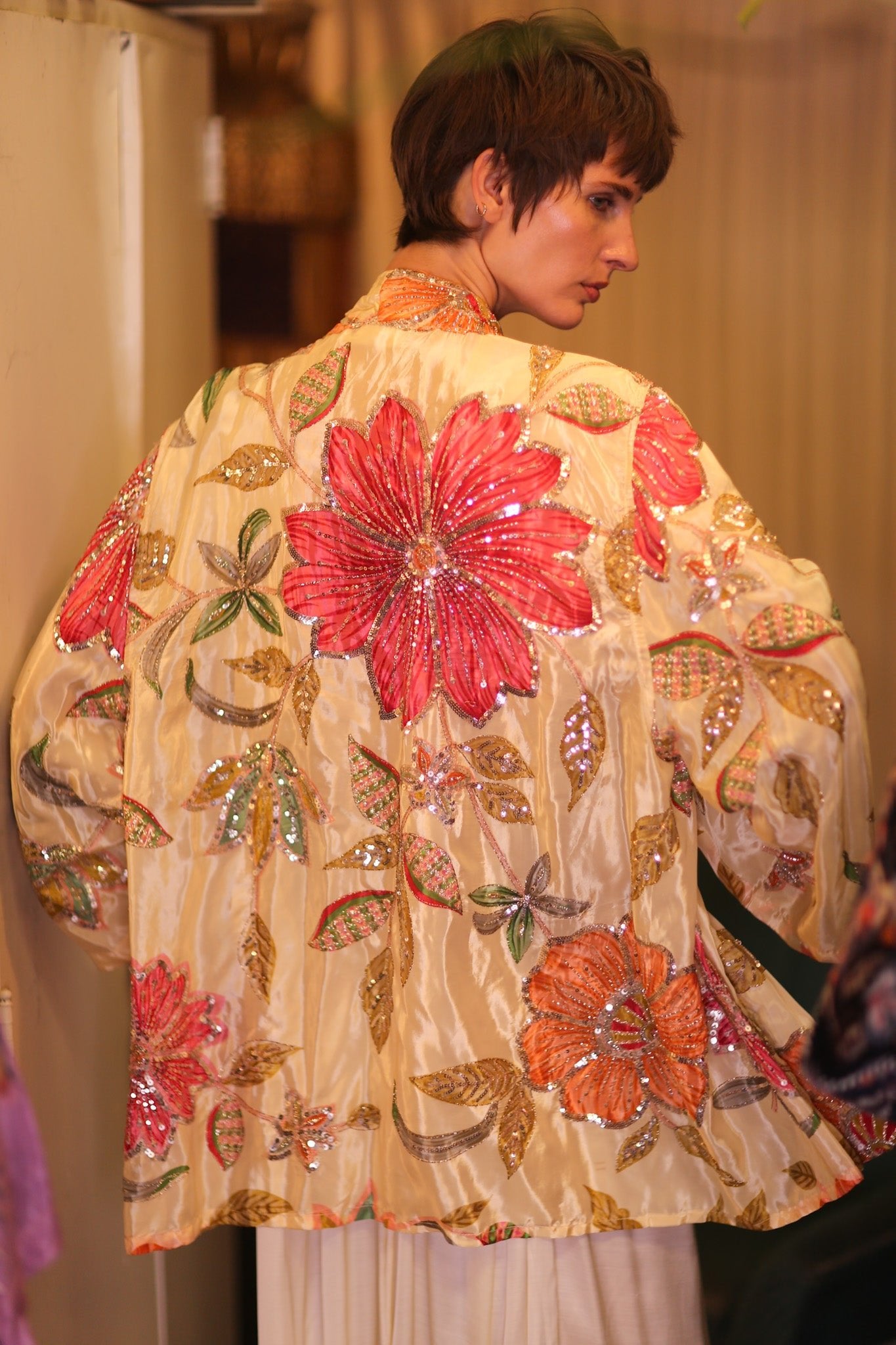 EMBROIDERED SILK SHORT KIMONO CORALINE - BANGKOK TAILOR CLOTHING STORE - HANDMADE CLOTHING