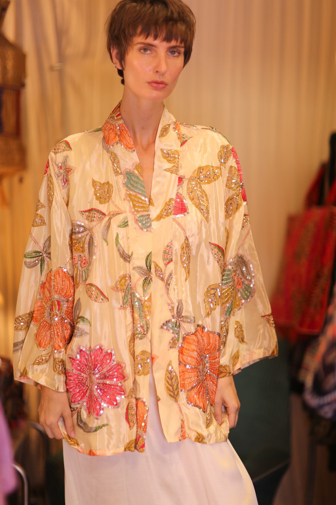 EMBROIDERED SILK SHORT KIMONO CORALINE - BANGKOK TAILOR CLOTHING STORE - HANDMADE CLOTHING