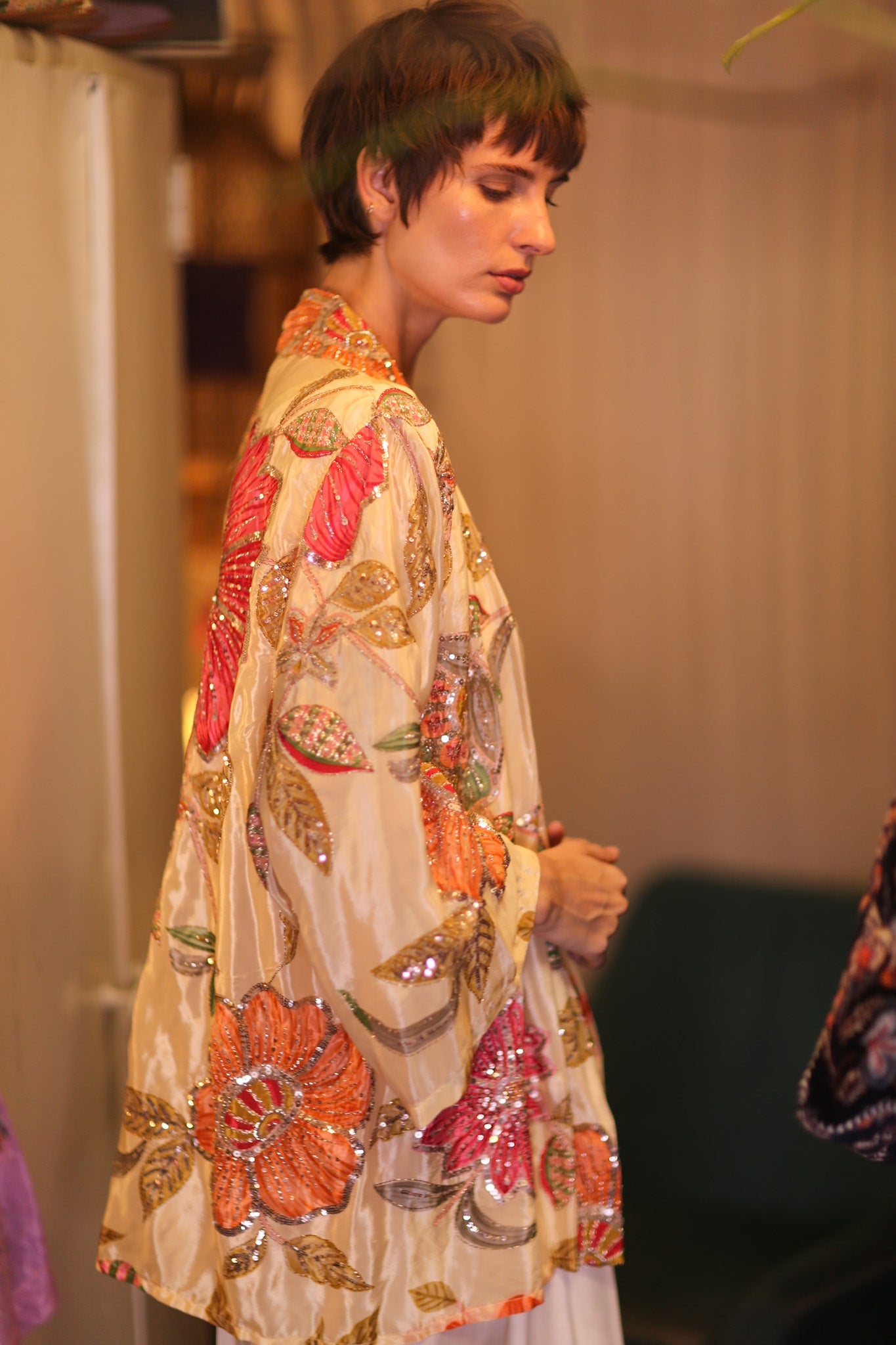 EMBROIDERED SILK SHORT KIMONO CORALINE - BANGKOK TAILOR CLOTHING STORE - HANDMADE CLOTHING